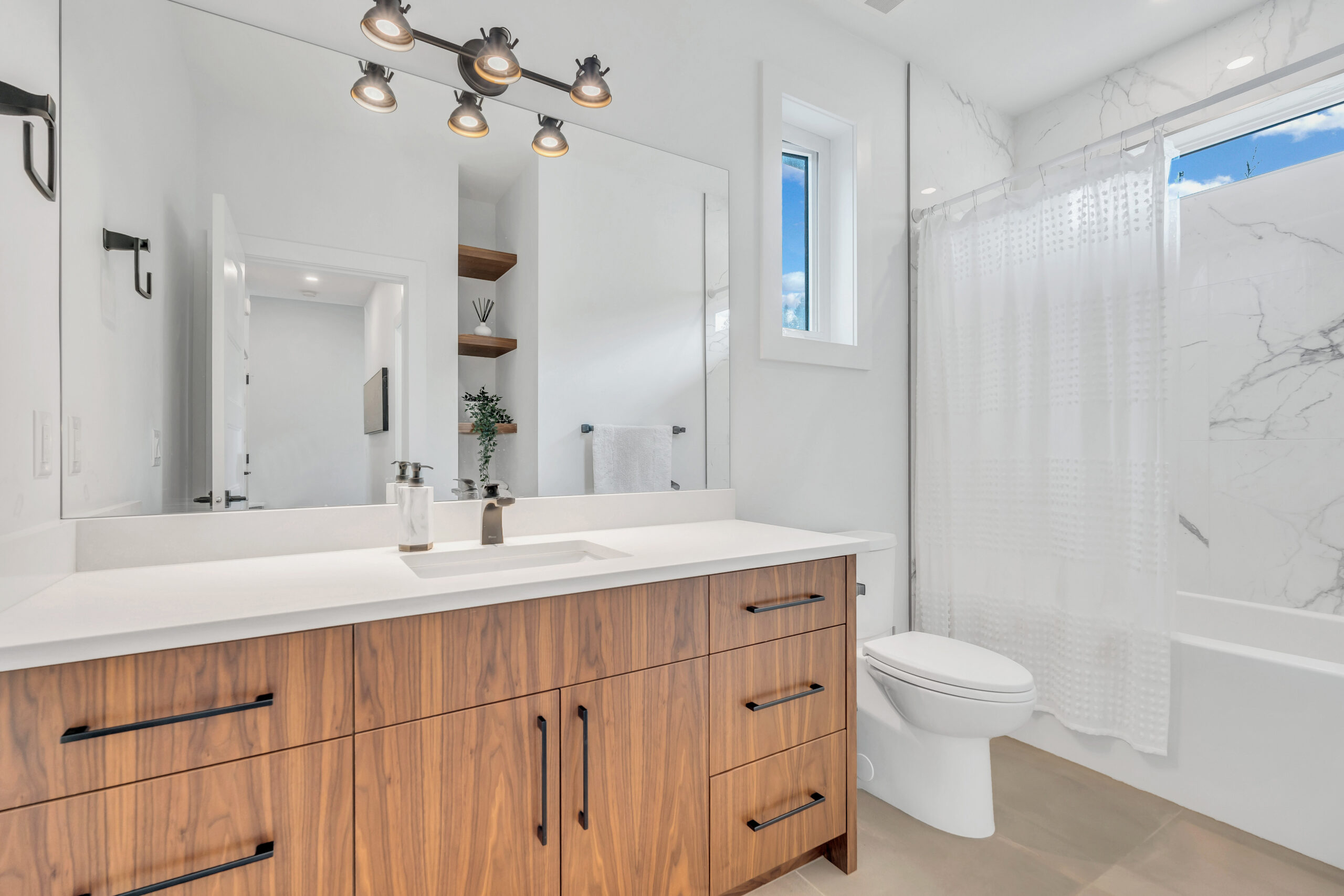 2129 Ensign Quay West Kelowna V4T 1V1