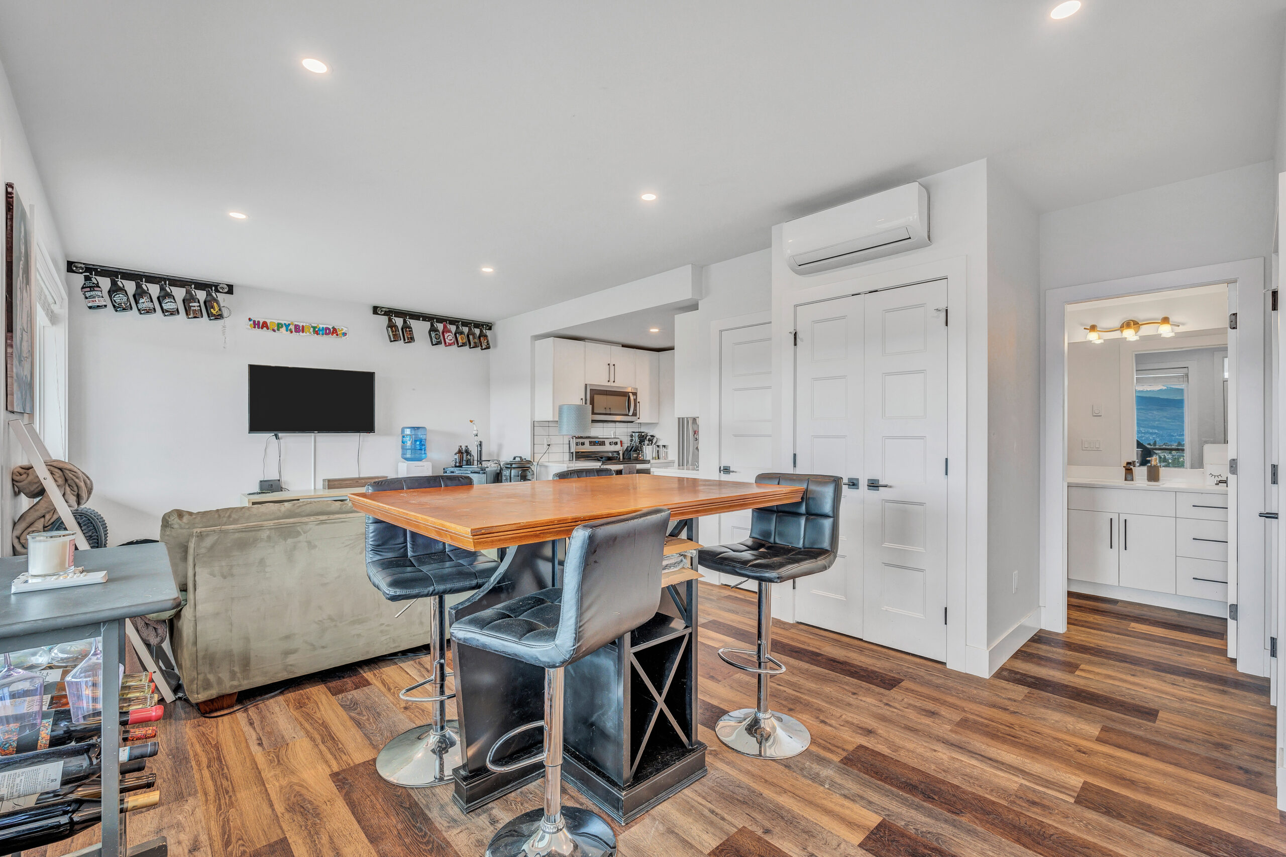 2129 Ensign Quay West Kelowna V4T 1V1