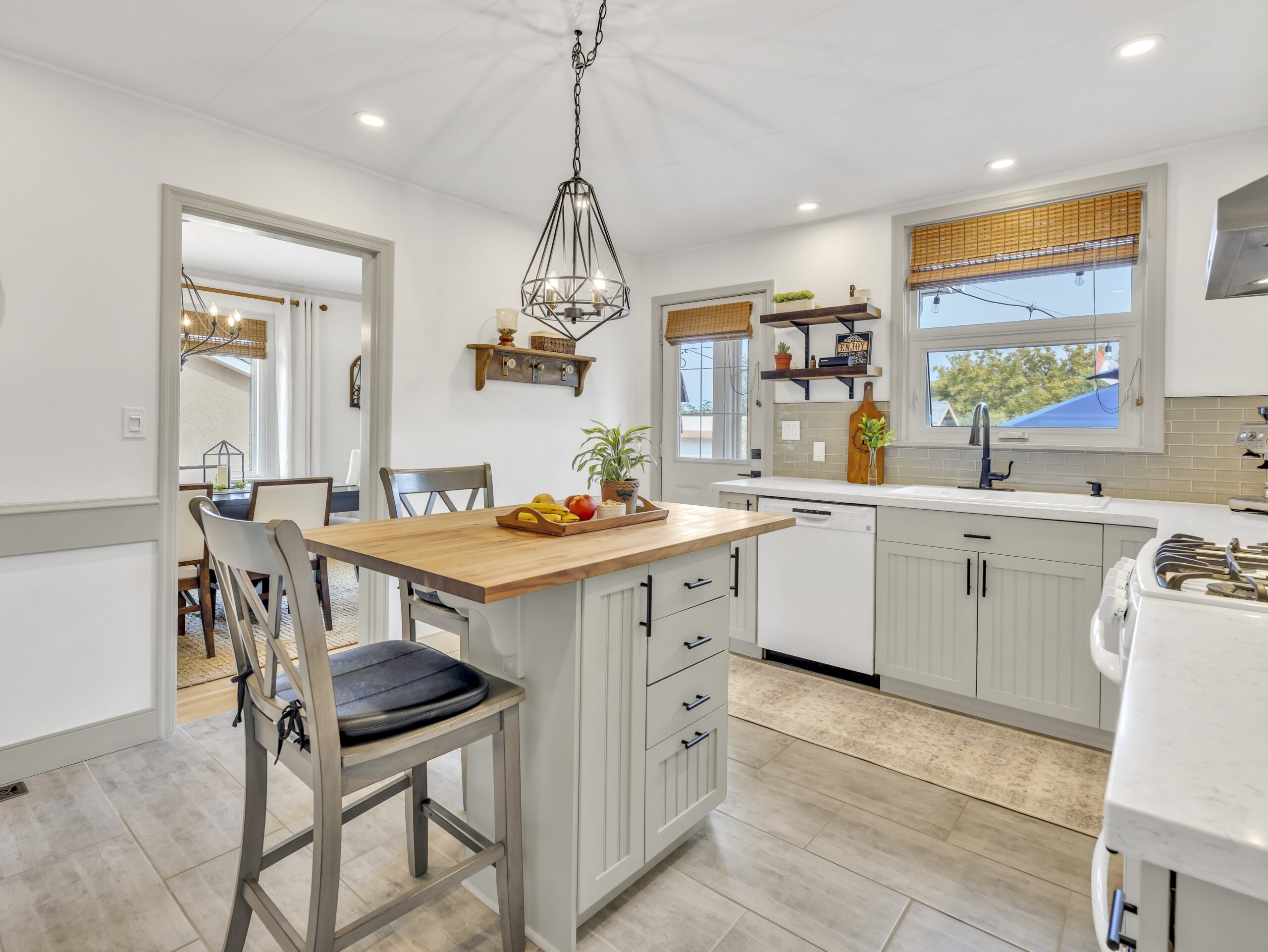 12411 Victoria Road S Summerland V0H 1Z2