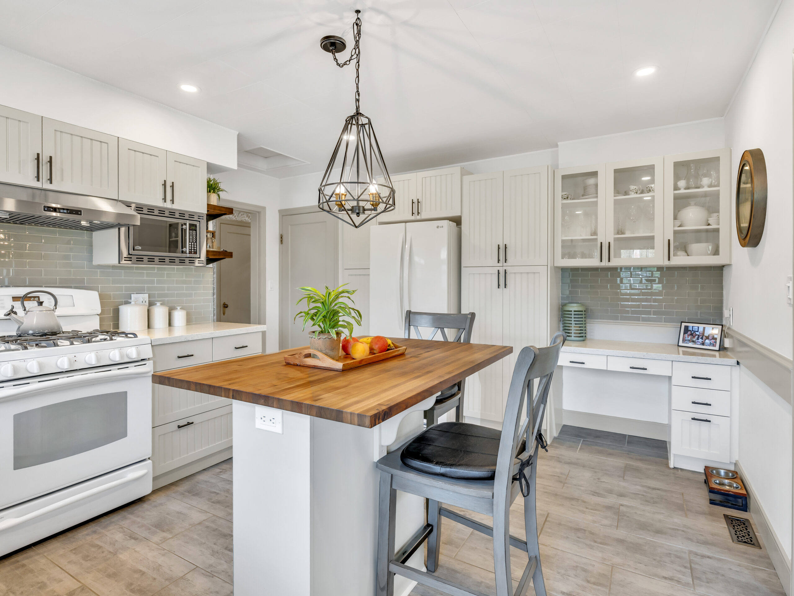 12411 Victoria Road S Summerland V0H 1Z2