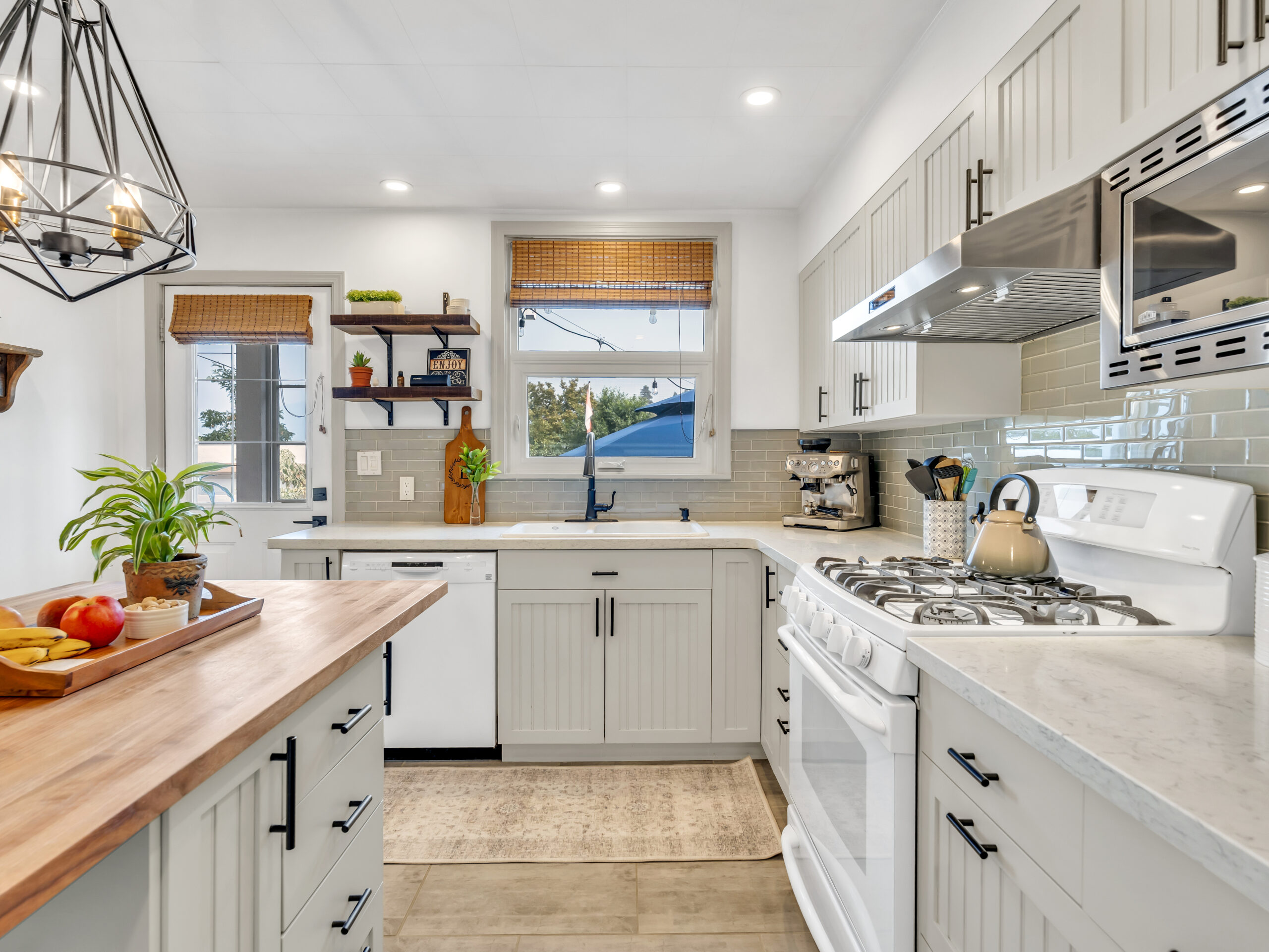 12411 Victoria Road S Summerland V0H 1Z2