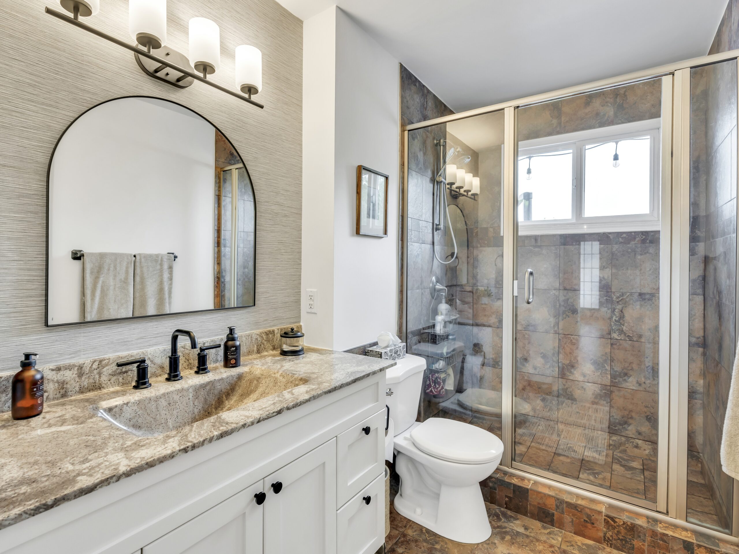 12411 Victoria Road S Summerland V0H 1Z2