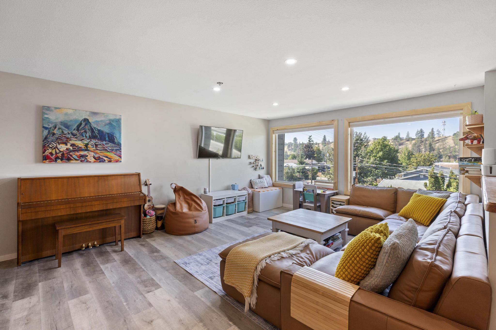 1525 Hollywood Road S Kelowna V1X 4P2