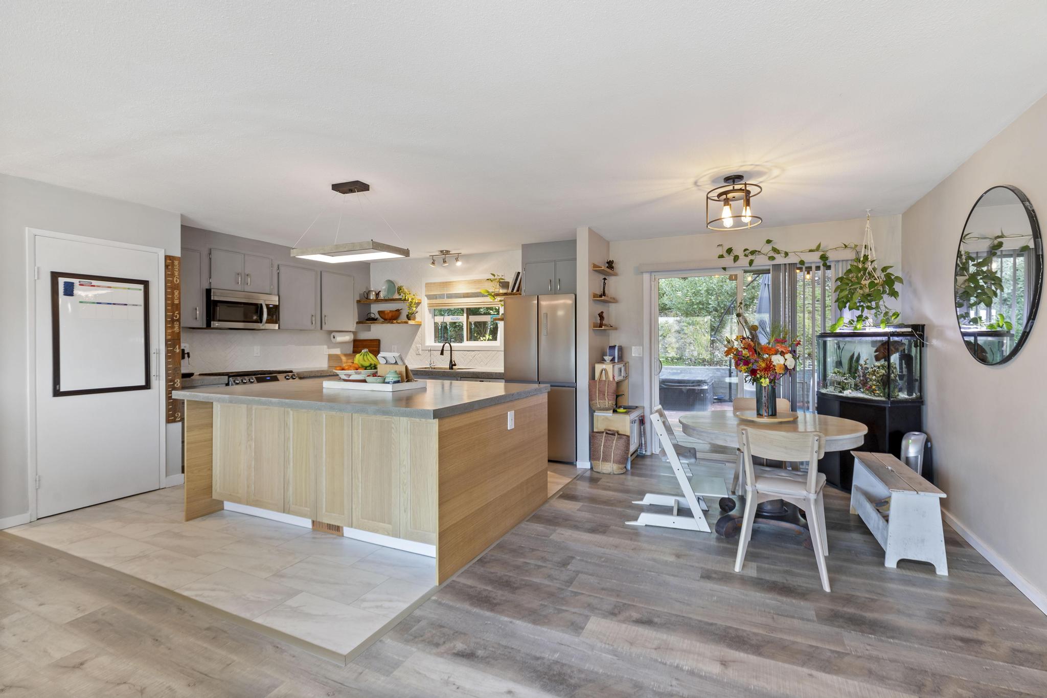 1525 Hollywood Road S Kelowna V1X 4P2