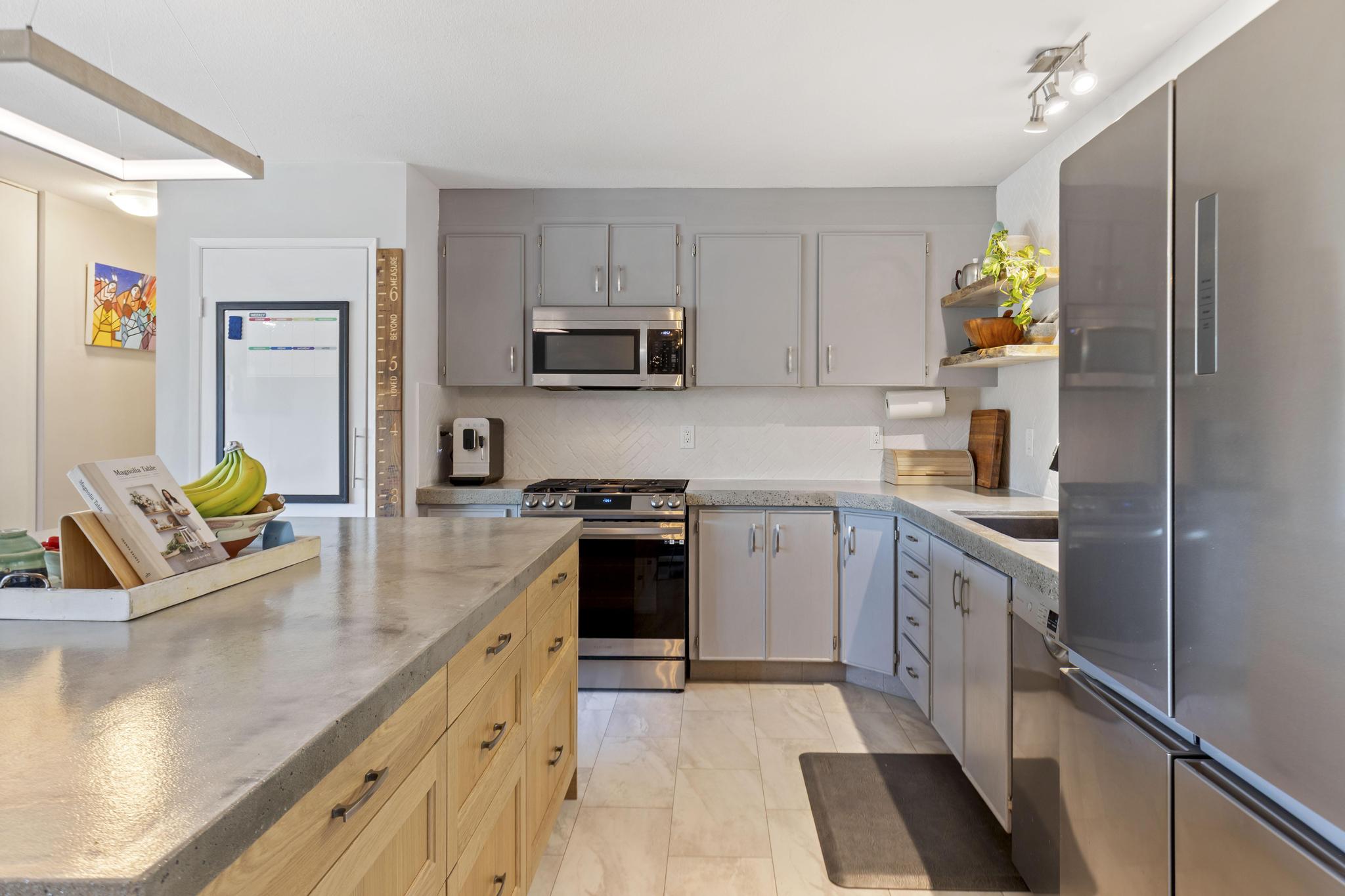 1525 Hollywood Road S Kelowna V1X 4P2