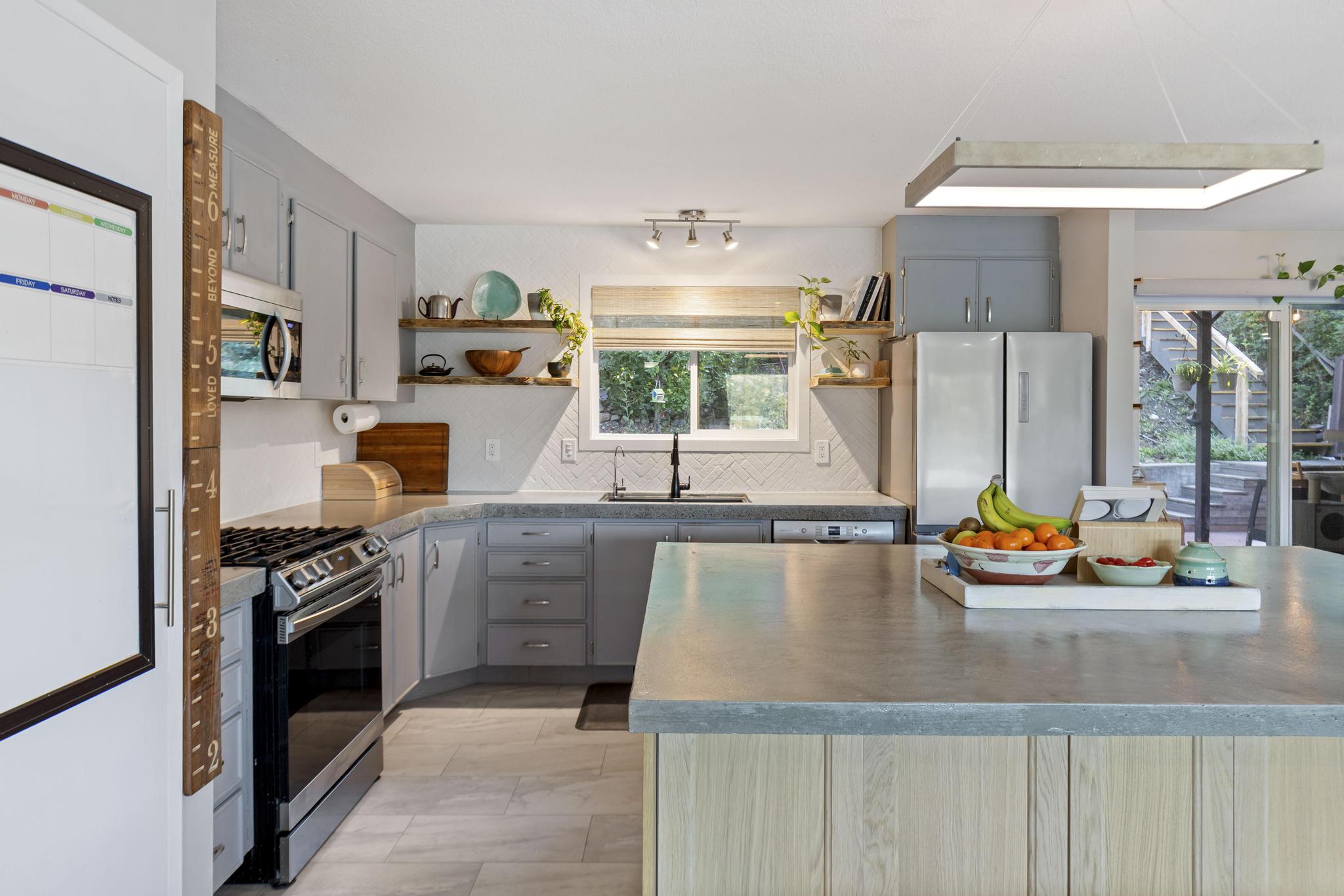 1525 Hollywood Road S Kelowna V1X 4P2