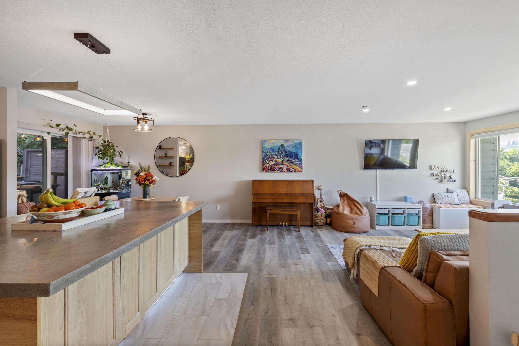 1525 Hollywood Road S Kelowna V1X 4P2