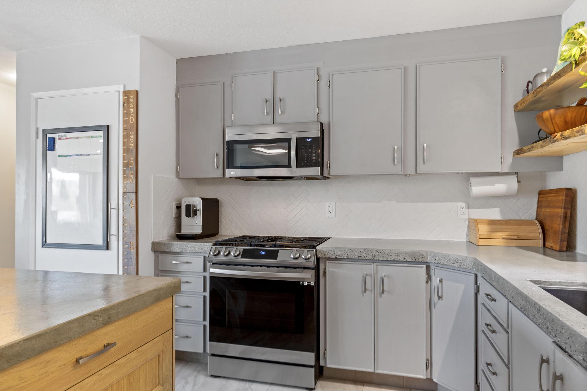 1525 Hollywood Road S Kelowna V1X 4P2
