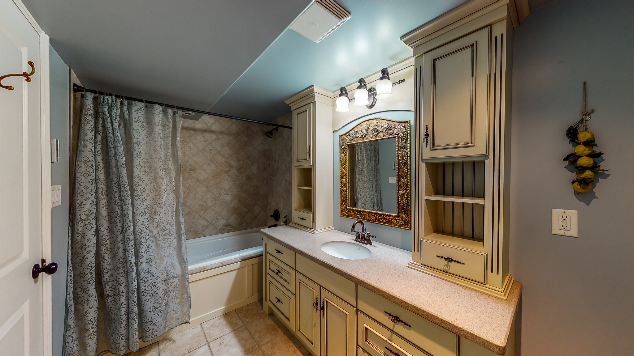 1143 Highway 3 Cawston V0X 1C3