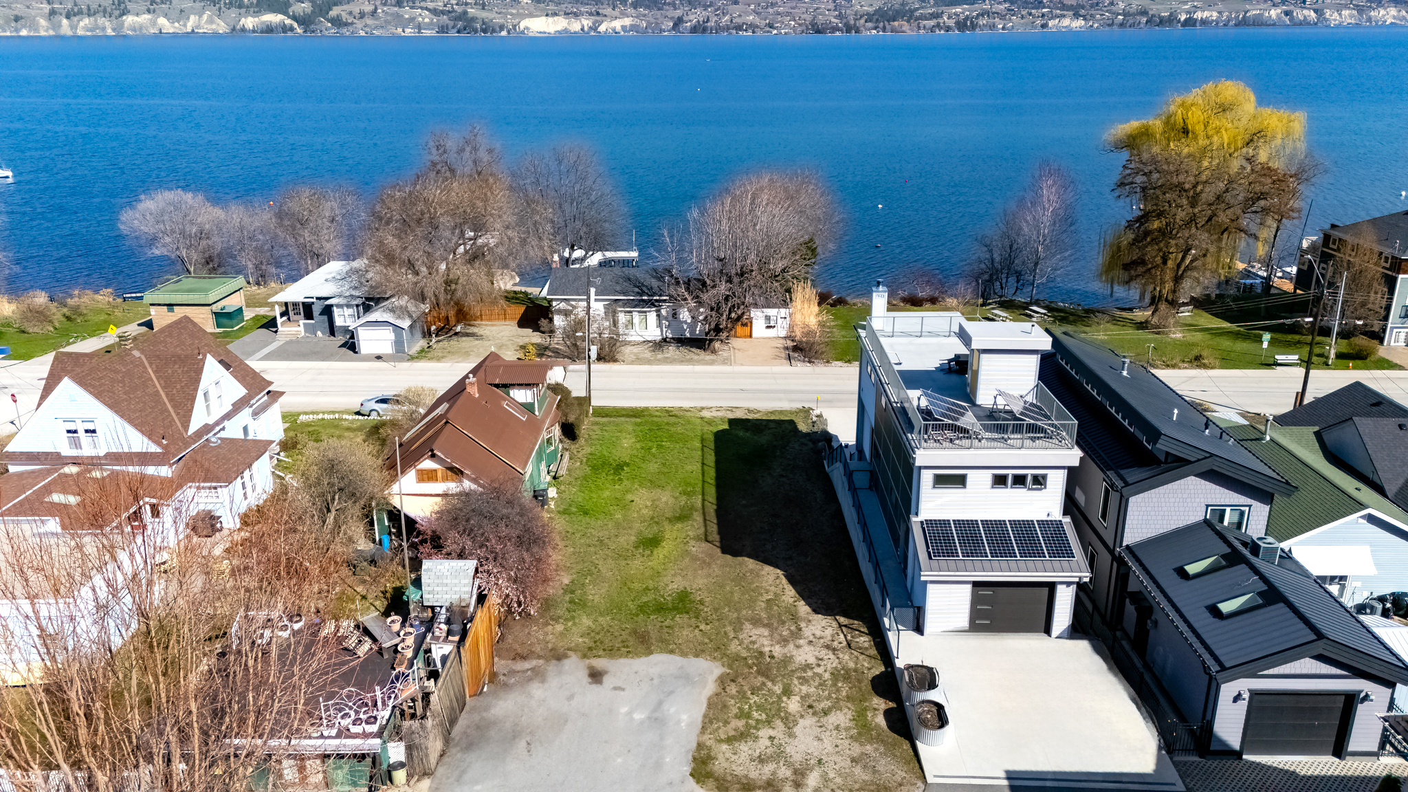 12210 Lakeshore Drive Summerland V0H 1Z1