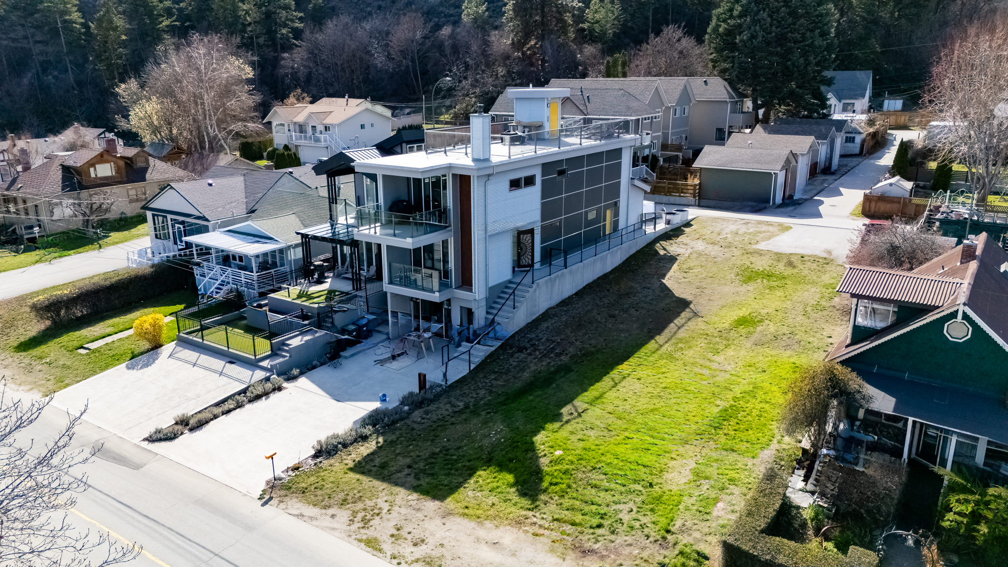 12210 Lakeshore Drive Summerland V0H 1Z1