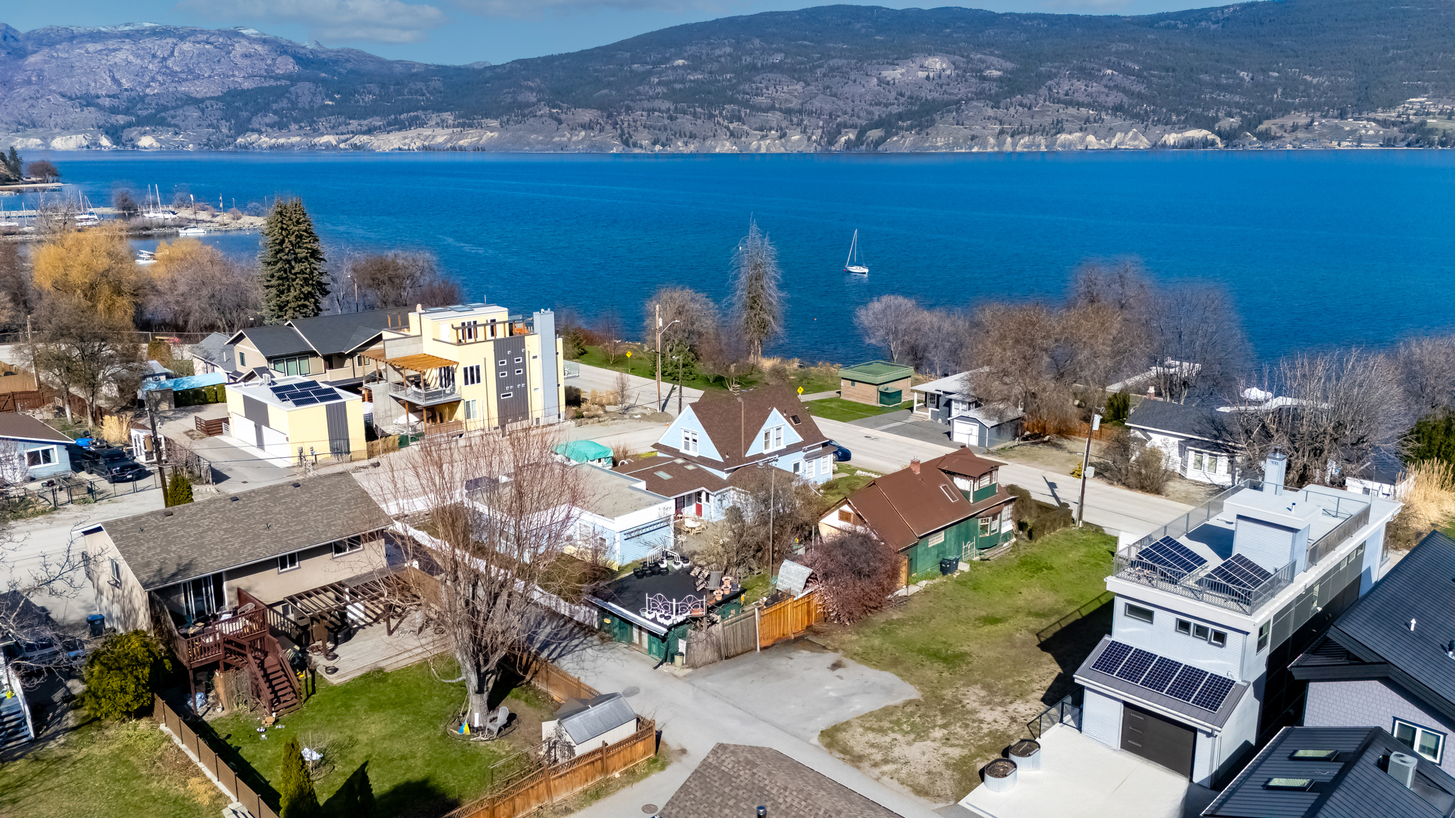 12210 Lakeshore Drive Summerland V0H 1Z1