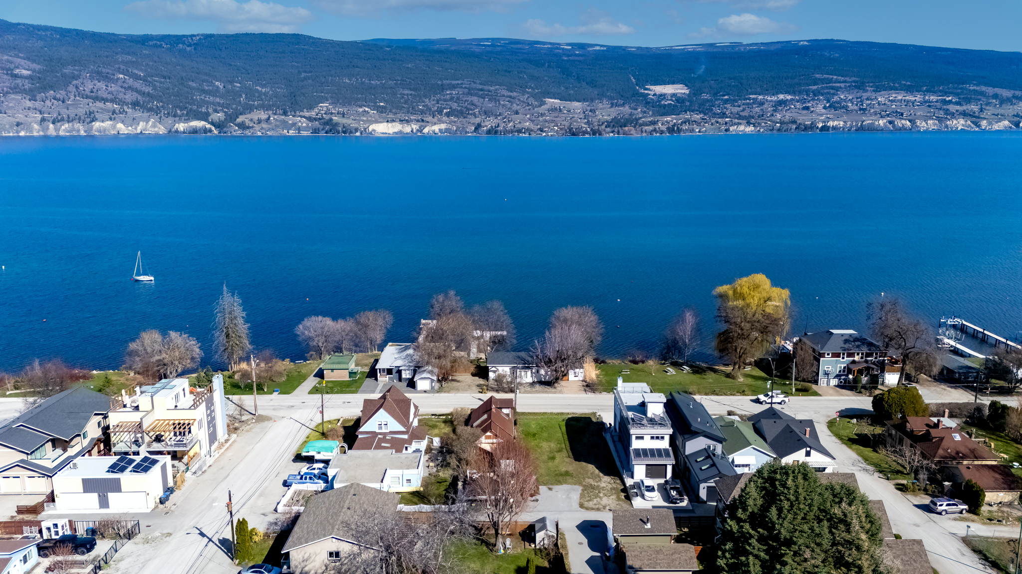 12210 Lakeshore Drive Summerland V0H 1Z1