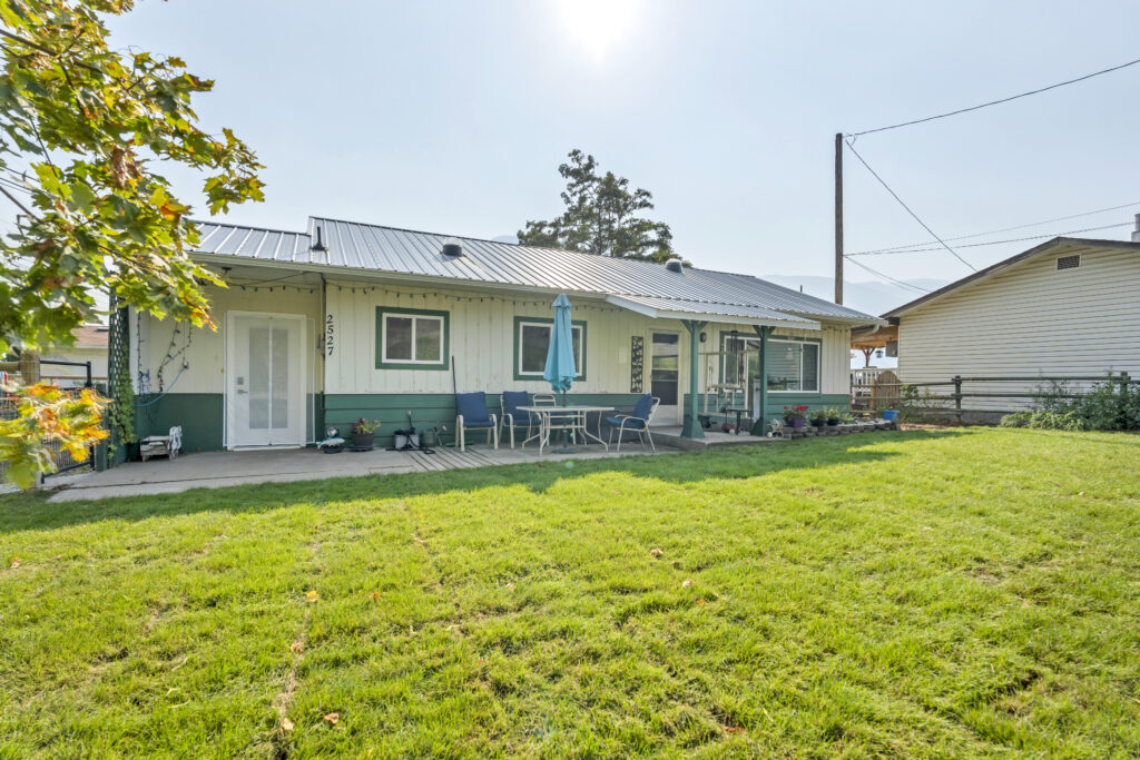 2527 Upper Bench Road Keremeos V0X 1N4