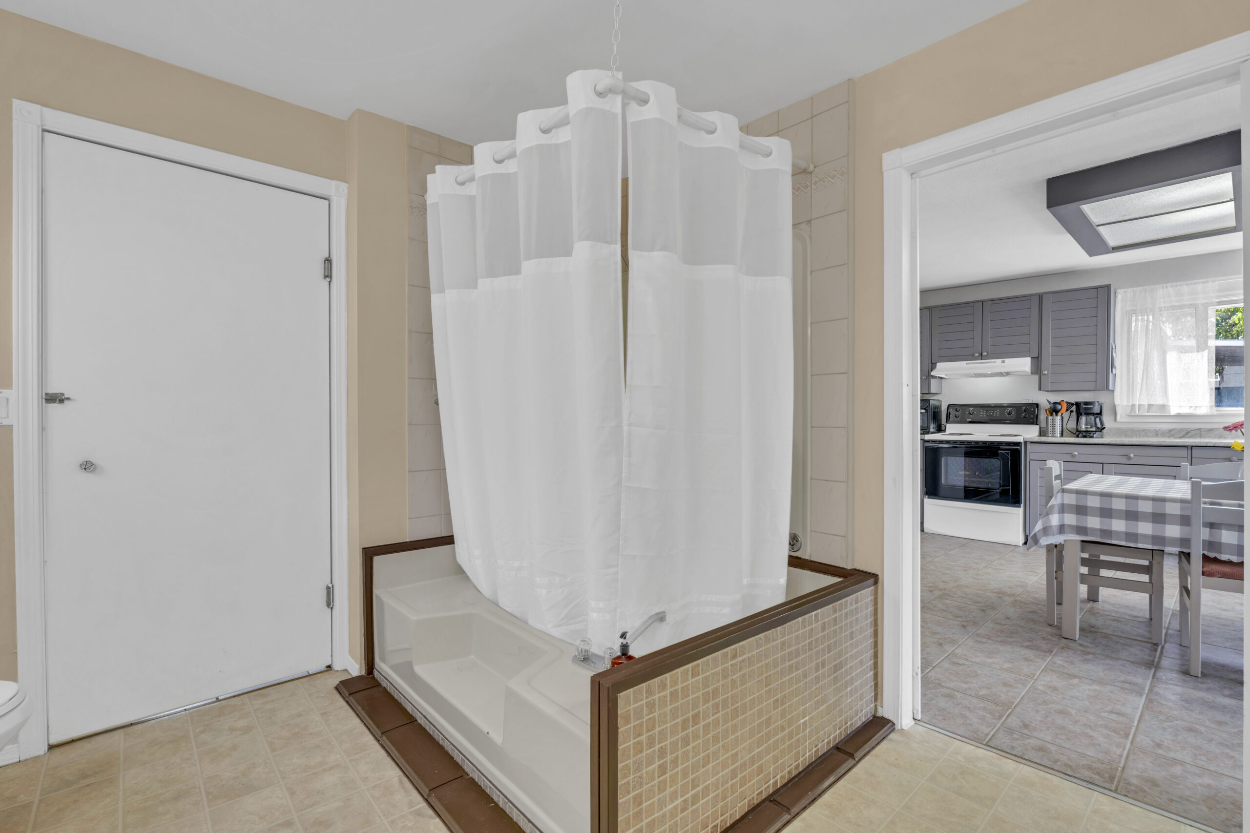 573 Jermyn Avenue Penticton V2A 2E2