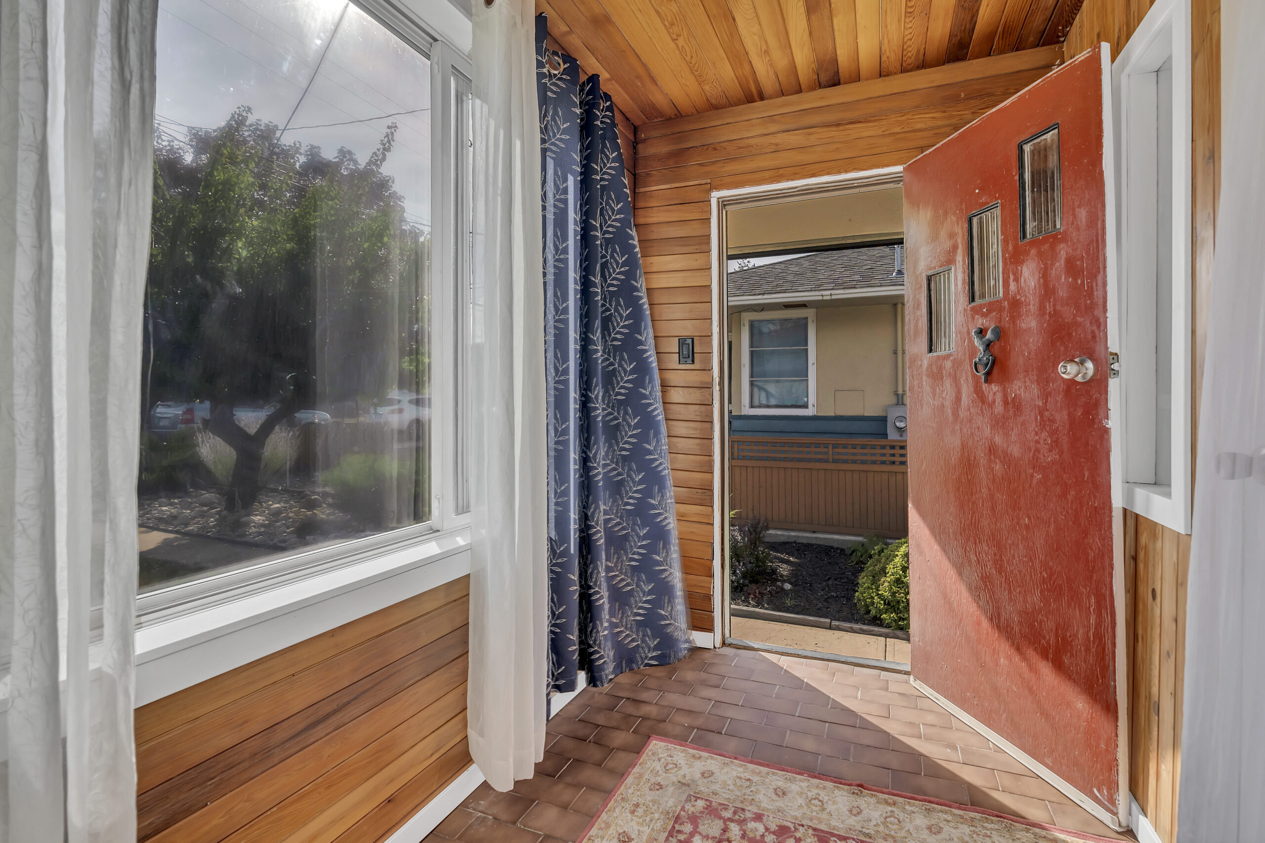 573 Jermyn Avenue Penticton V2A 2E2