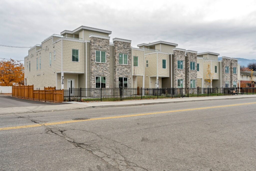 726 Westminster Avenue W 101 Penticton V2A 1K8