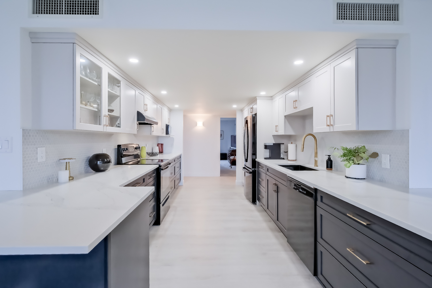 86 Lakeshore Drive  104 Penticton V2A 1B5