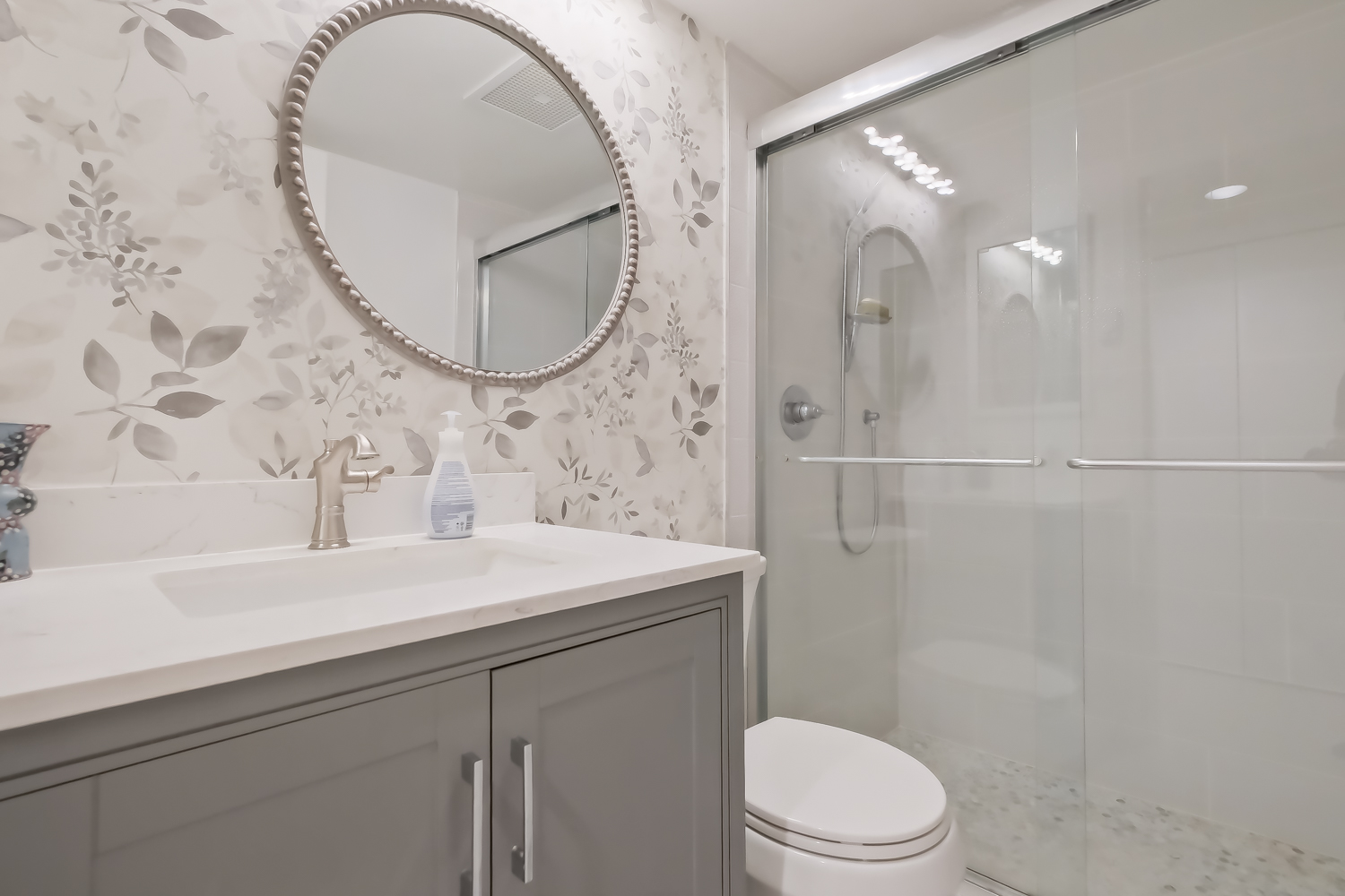 86 Lakeshore Drive  104 Penticton V2A 1B5