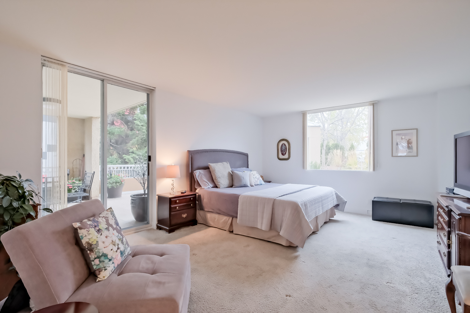 86 Lakeshore Drive  104 Penticton V2A 1B5