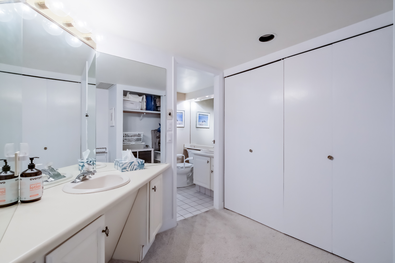 86 Lakeshore Drive  104 Penticton V2A 1B5