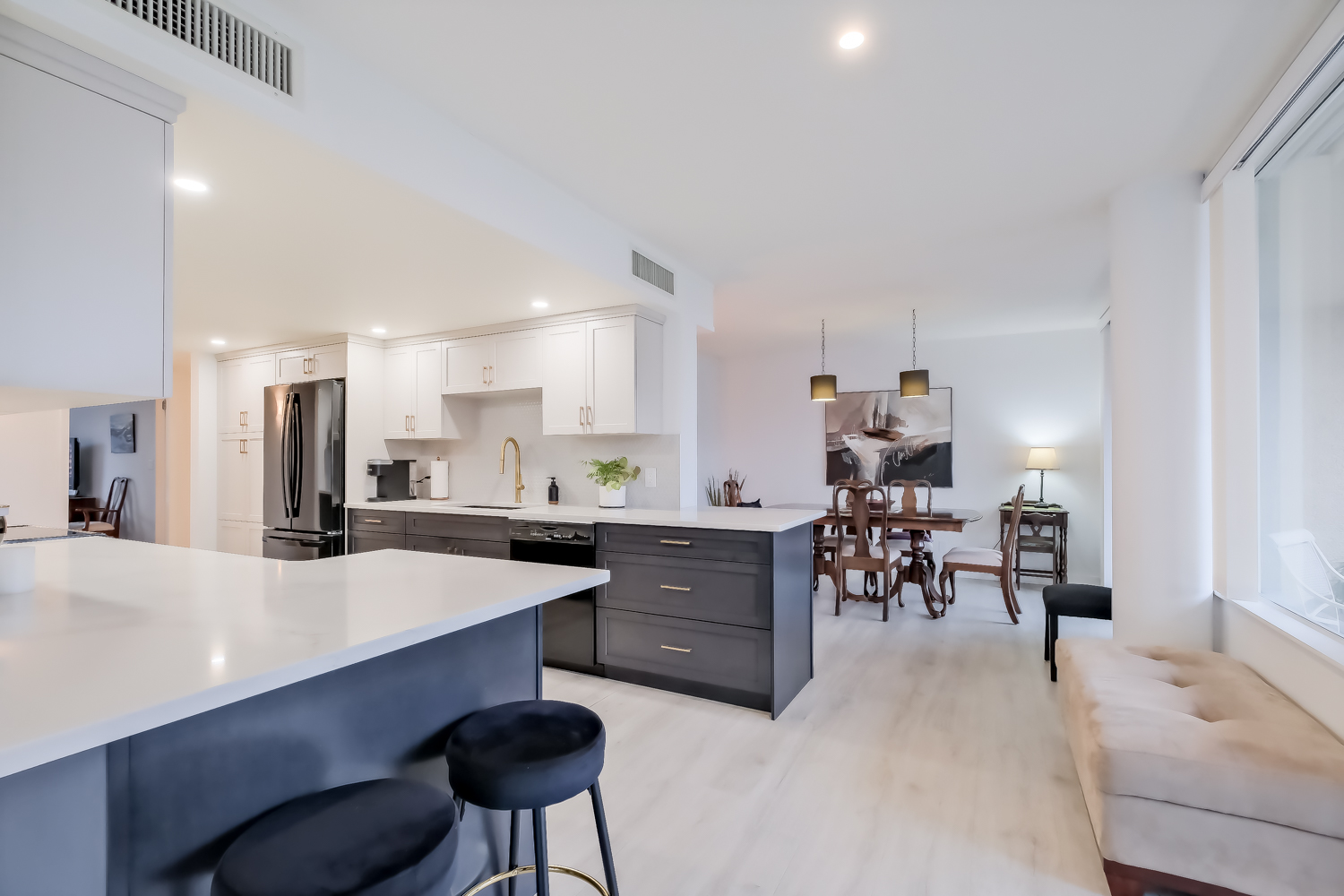 86 Lakeshore Drive  104 Penticton V2A 1B5