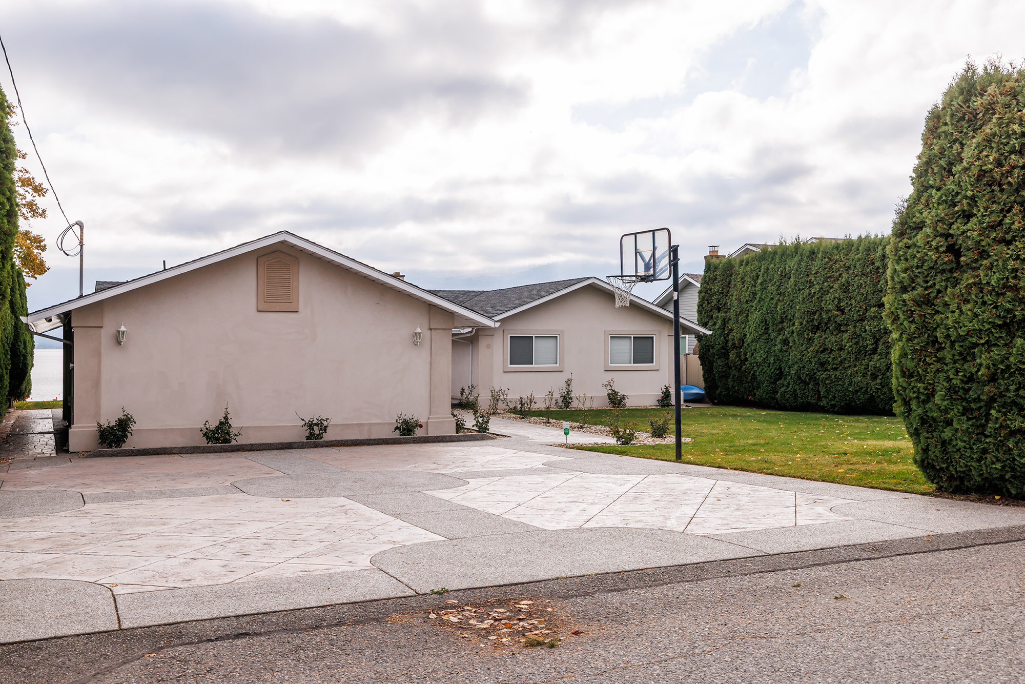 1625 Pritchard Drive West Kelowna V4T 1X3