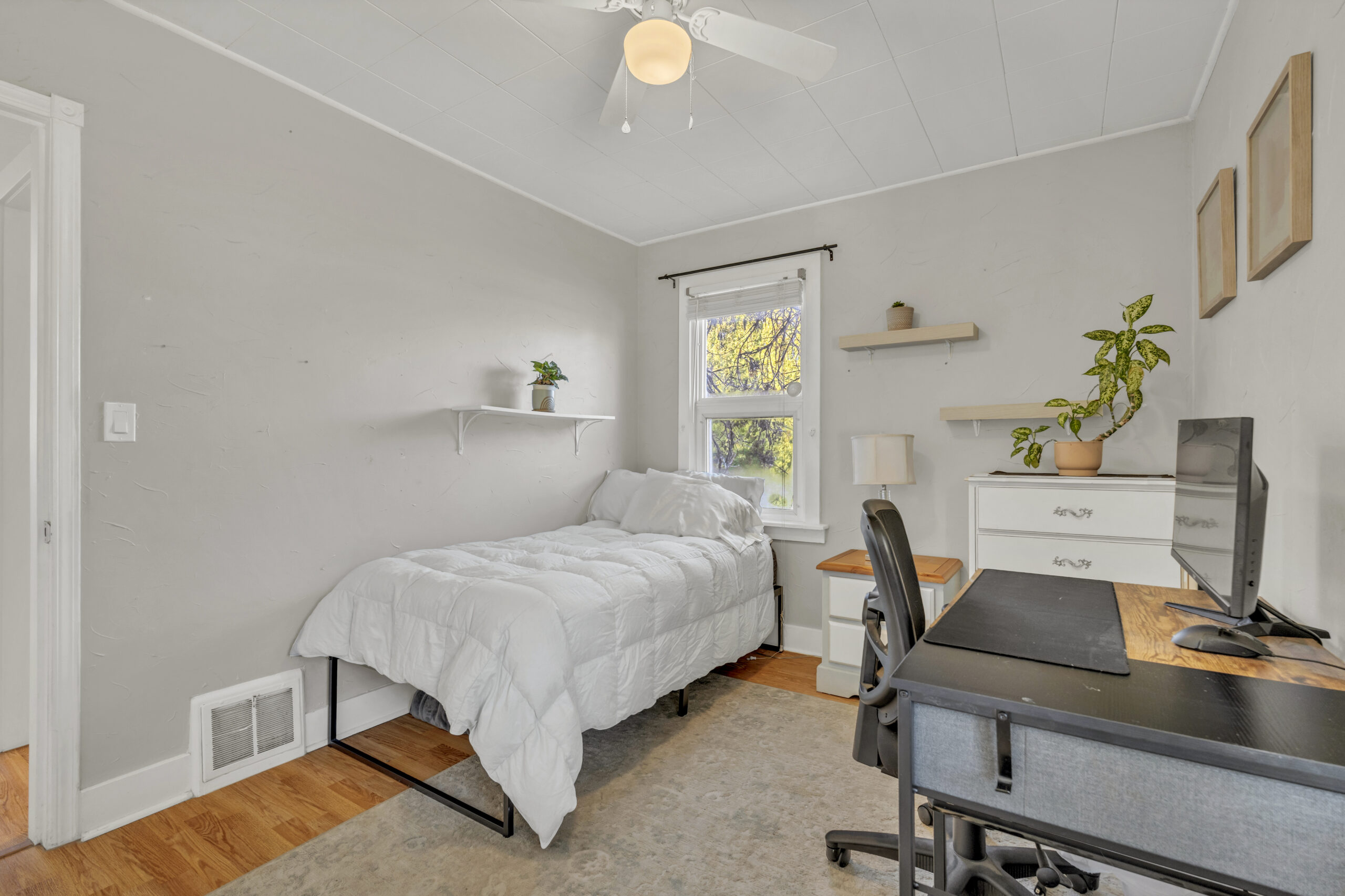 10120 Julia Street Summerland V0H 1Z5