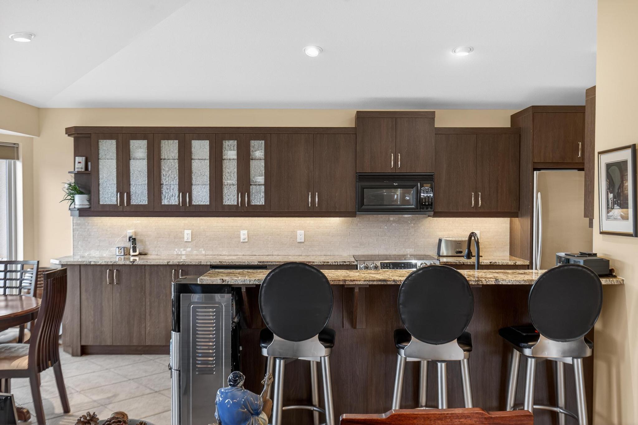 2455 Quail Ridge Boulevard 201 Kelowna V1V 2S8