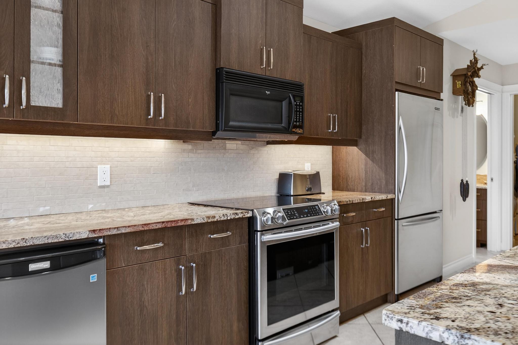 2455 Quail Ridge Boulevard 201 Kelowna V1V 2S8