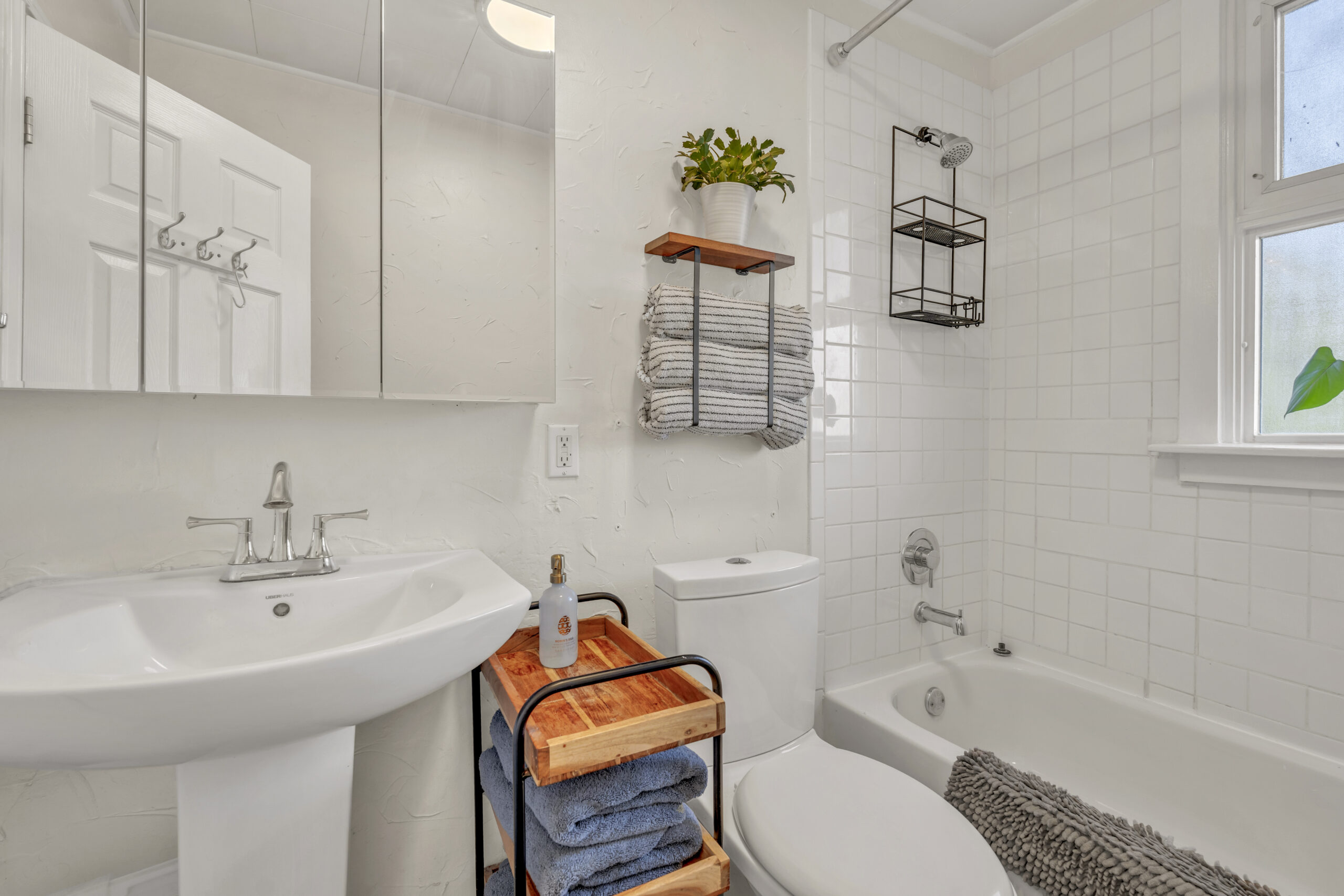 10120 Julia Street Summerland V0H 1Z5