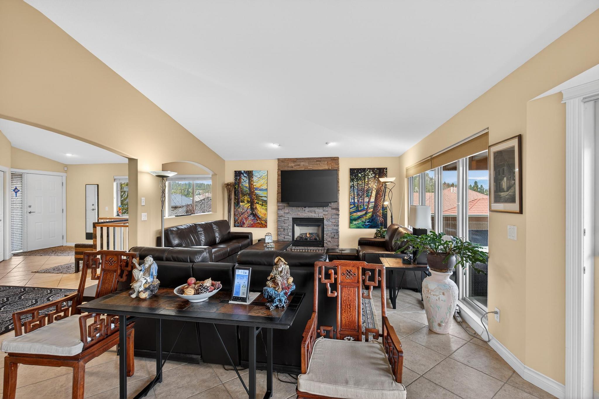 2455 Quail Ridge Boulevard 201 Kelowna V1V 2S8