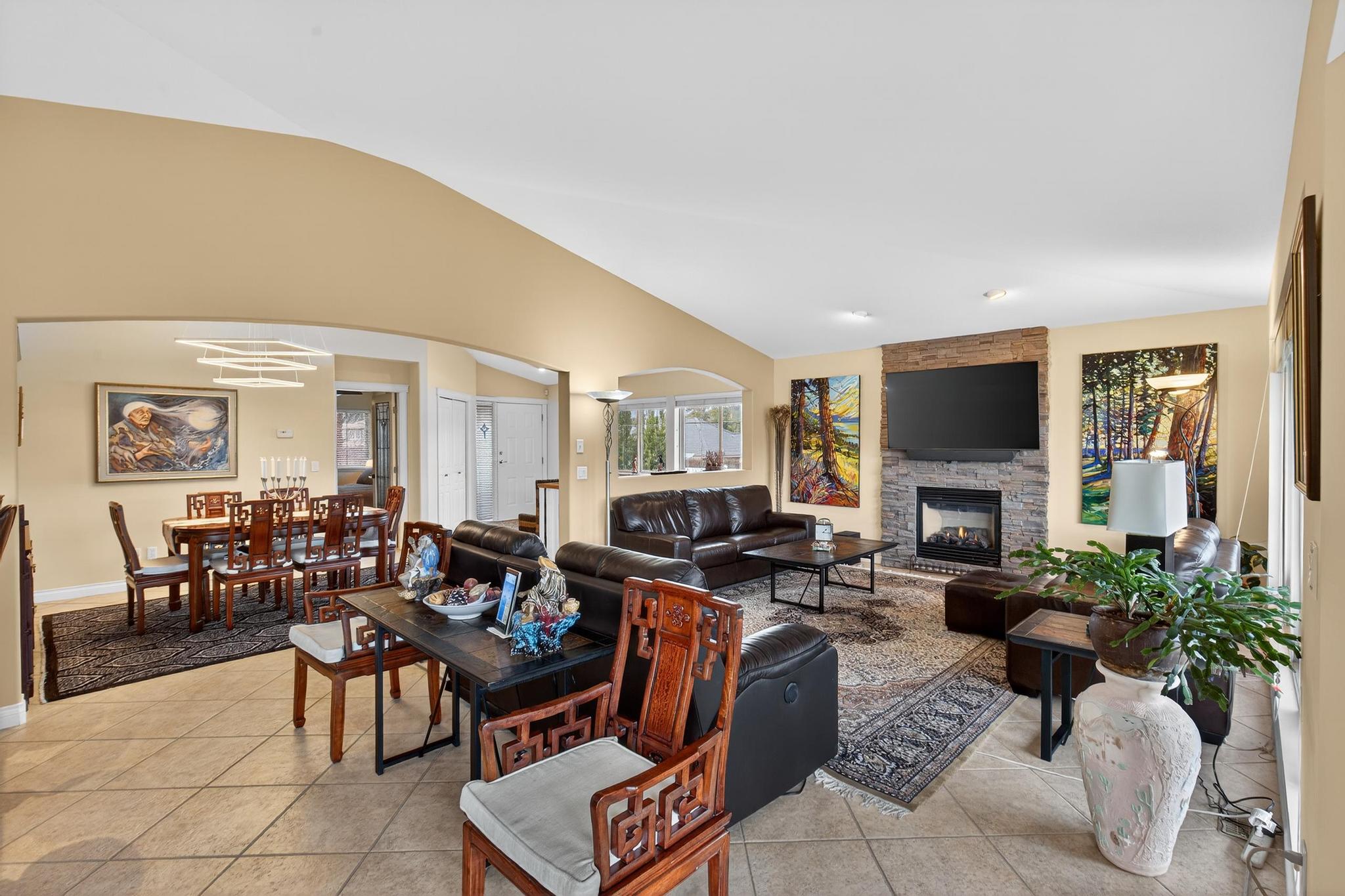 2455 Quail Ridge Boulevard 201 Kelowna V1V 2S8