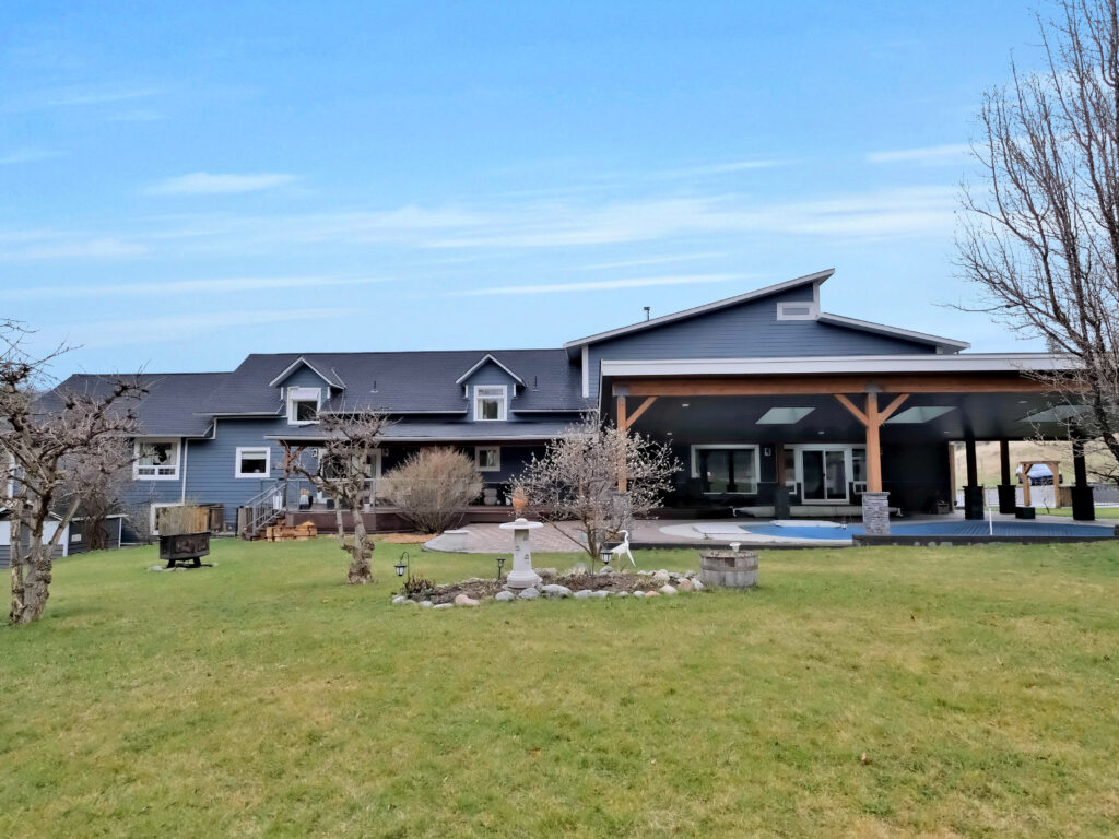 9801/9809 Gould Avenue Summerland V0H 1Z8