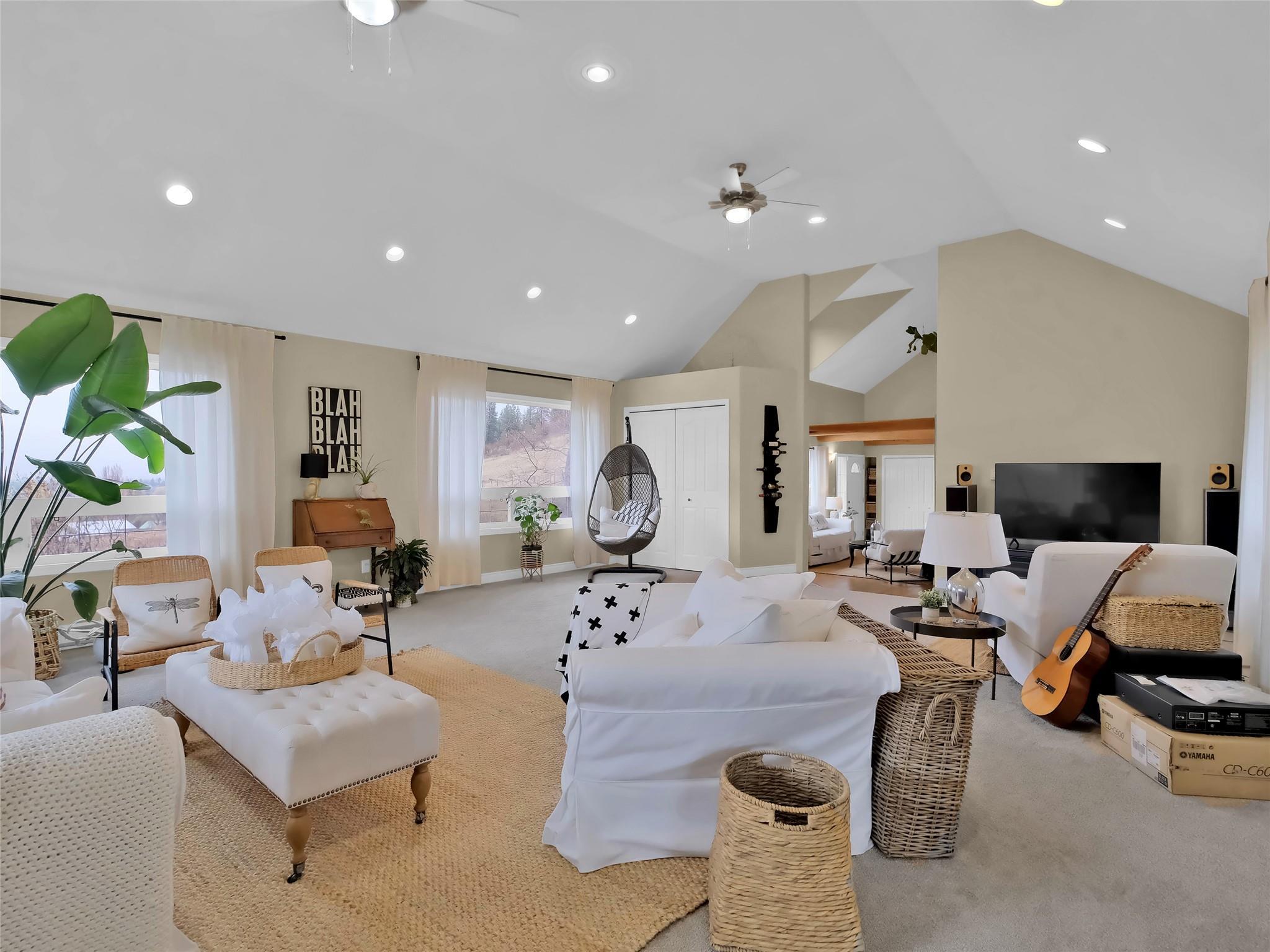 9801/9809 Gould Avenue Summerland V0H 1Z8