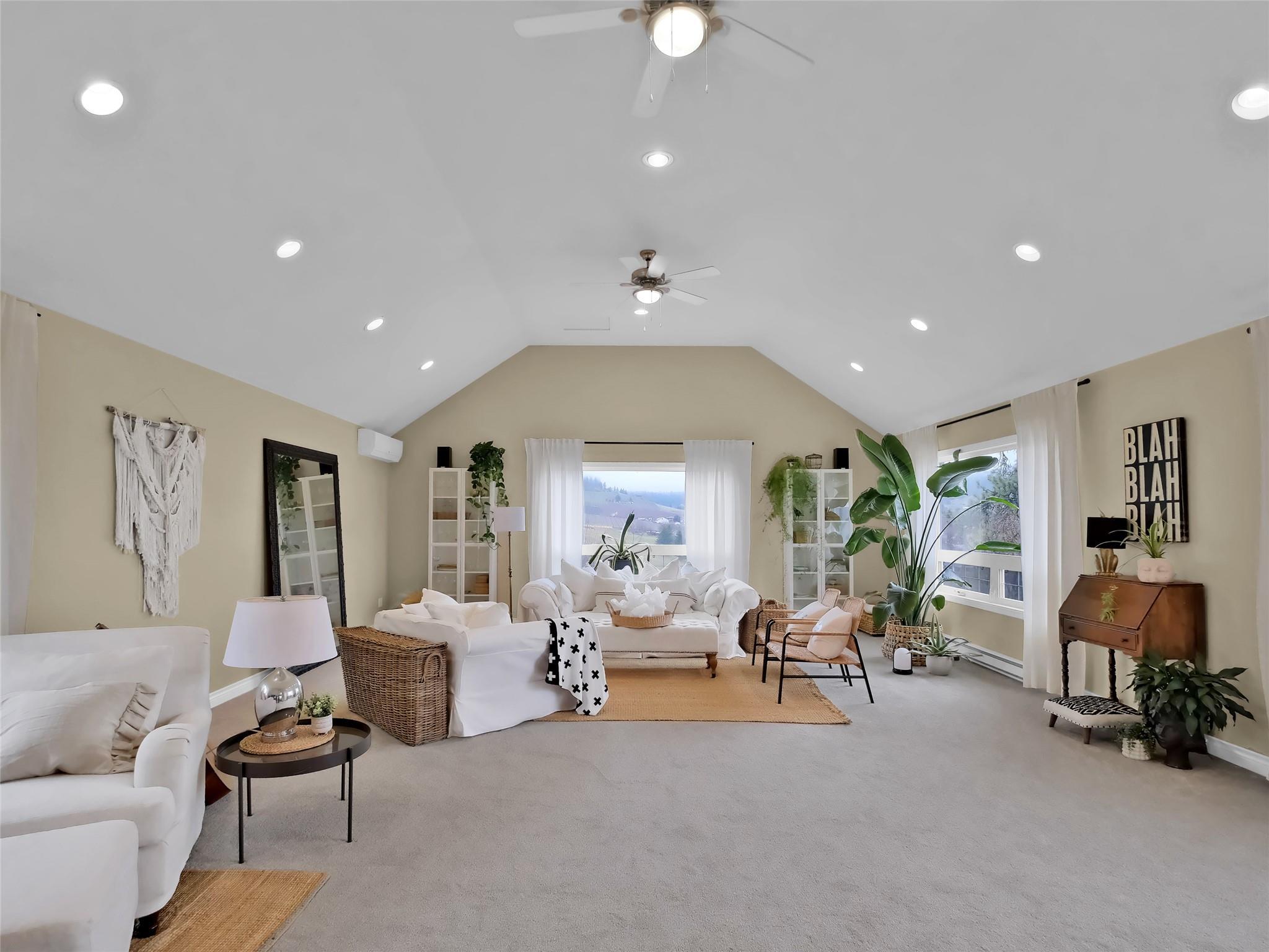 9801/9809 Gould Avenue Summerland V0H 1Z8