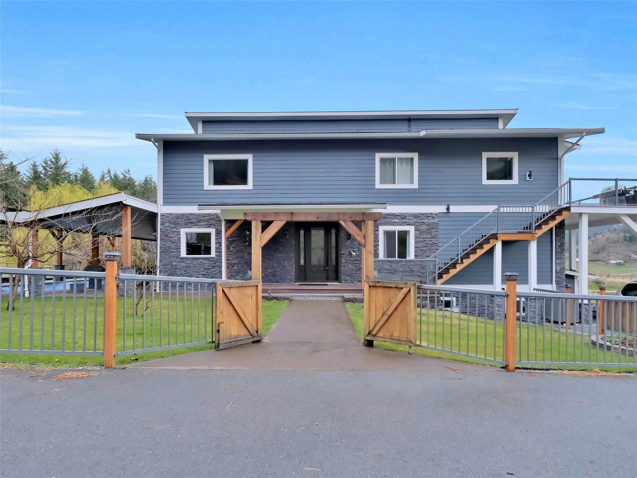 9801/9809 Gould Avenue Summerland V0H 1Z8