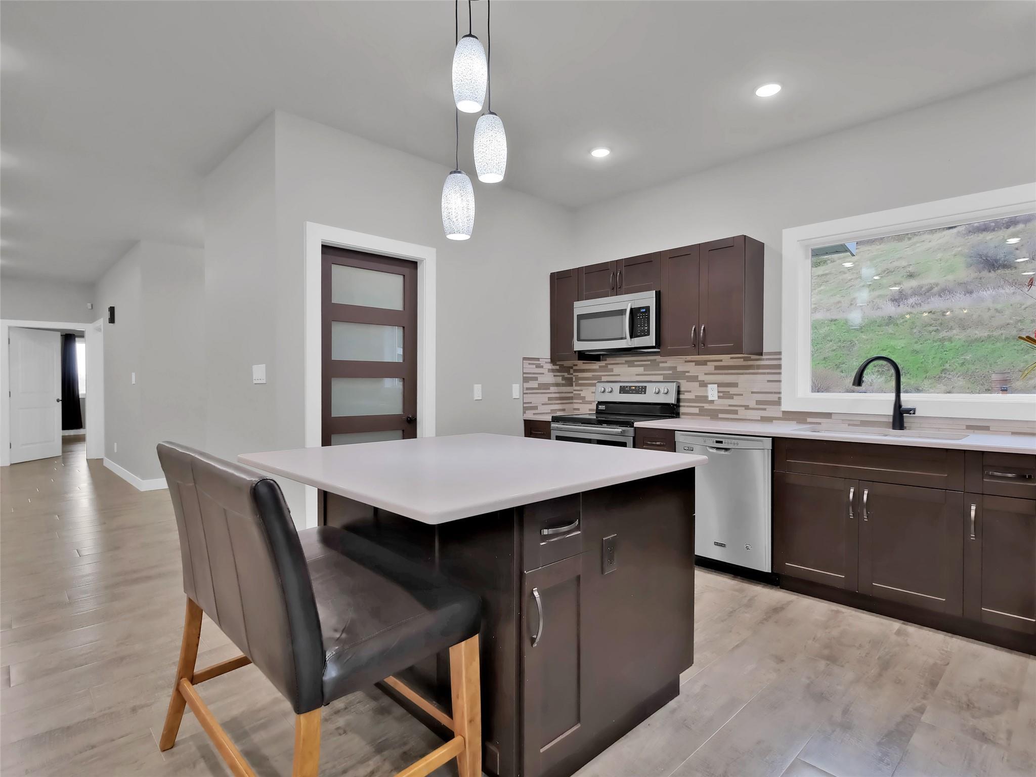 9801/9809 Gould Avenue Summerland V0H 1Z8