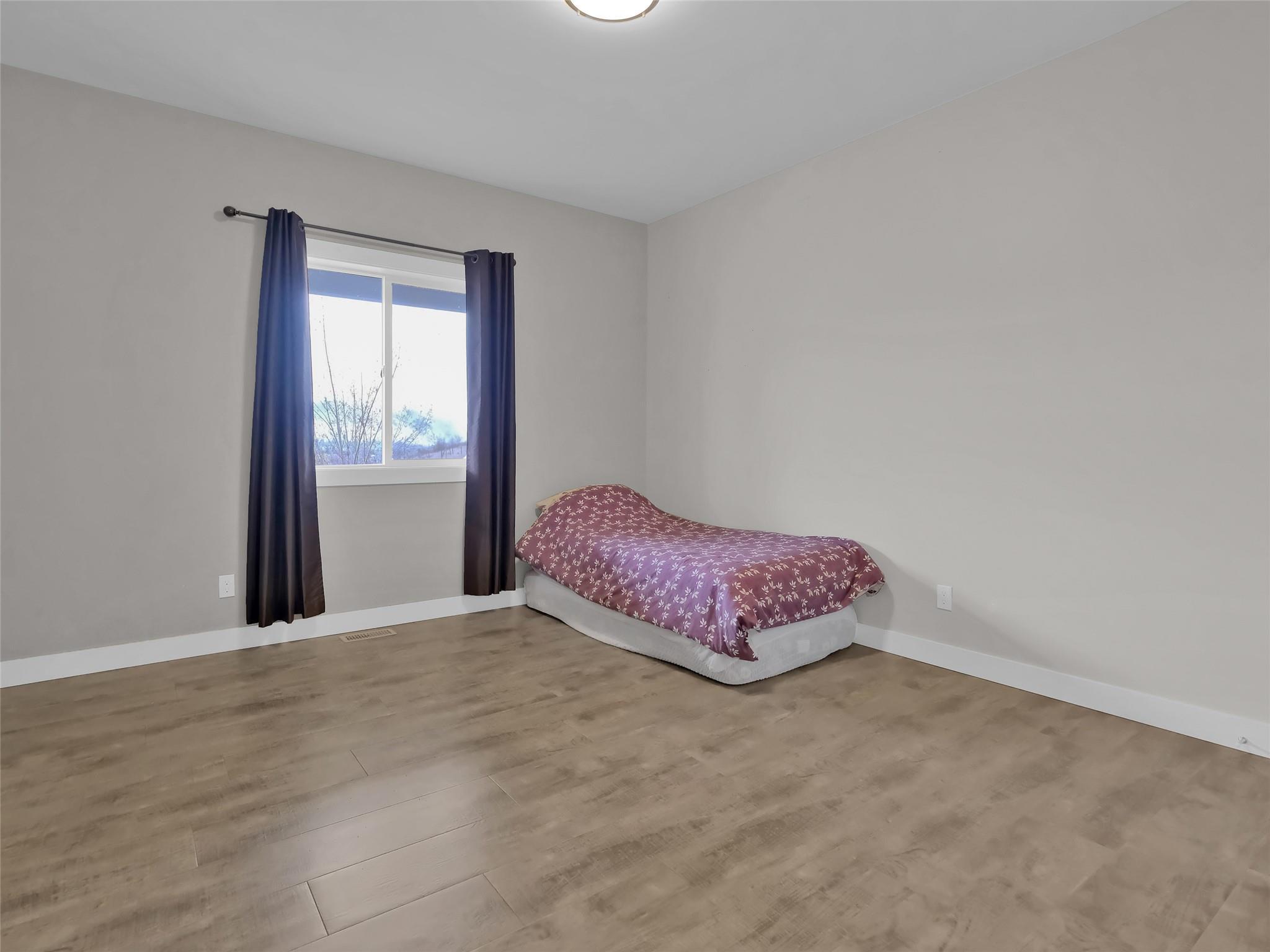 9801/9809 Gould Avenue Summerland V0H 1Z8