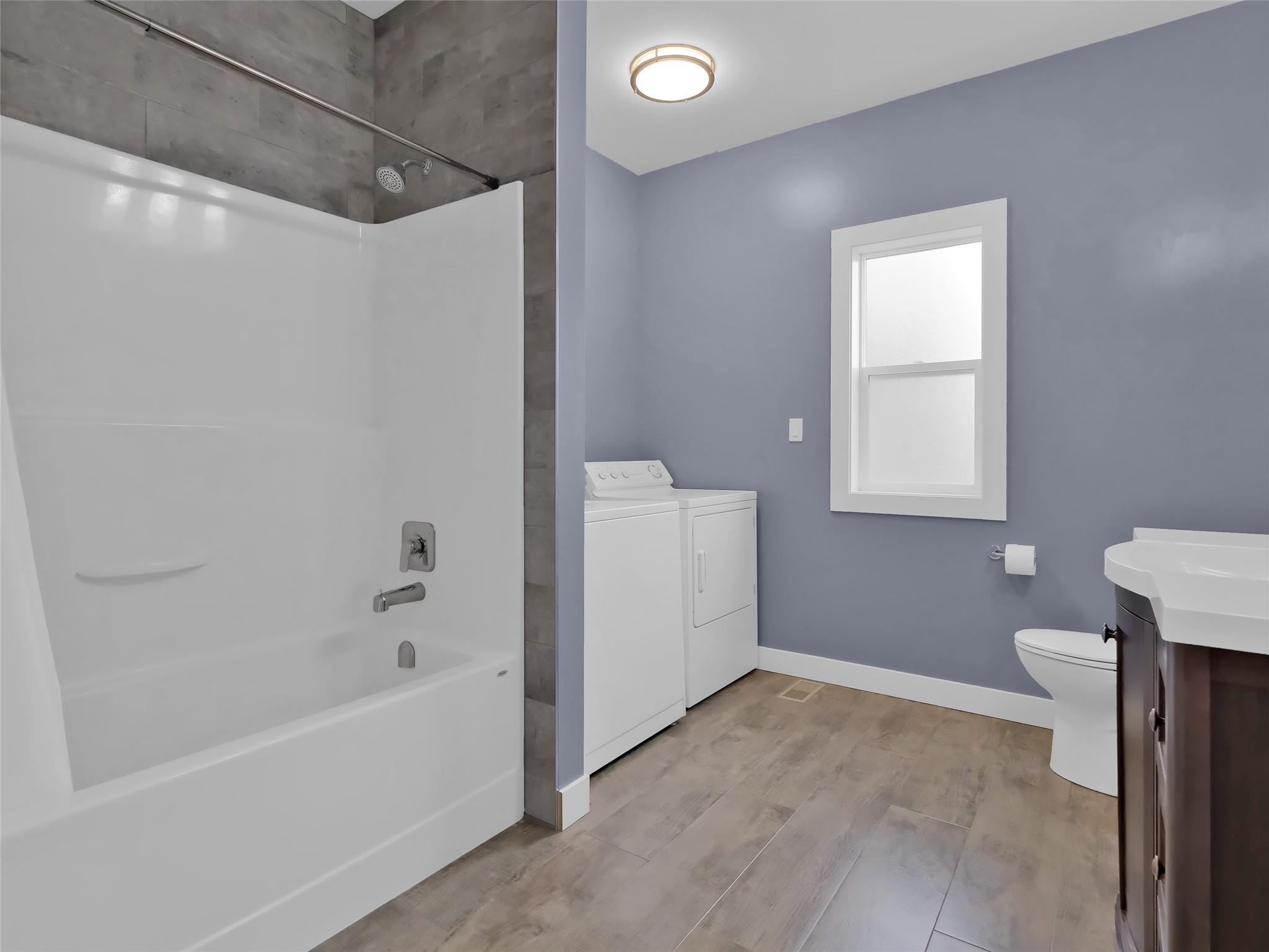 9801/9809 Gould Avenue Summerland V0H 1Z8