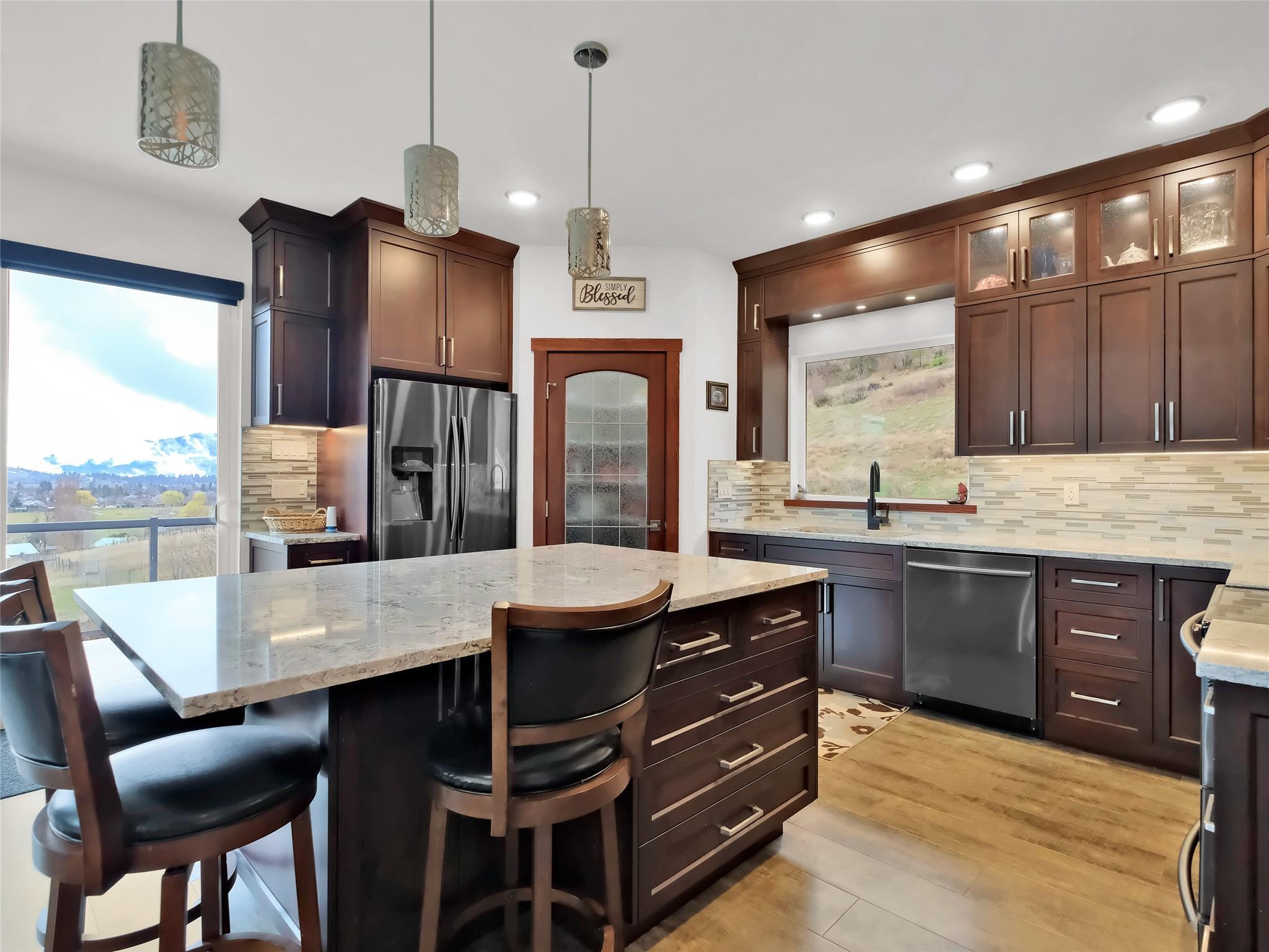 9801/9809 Gould Avenue Summerland V0H 1Z8