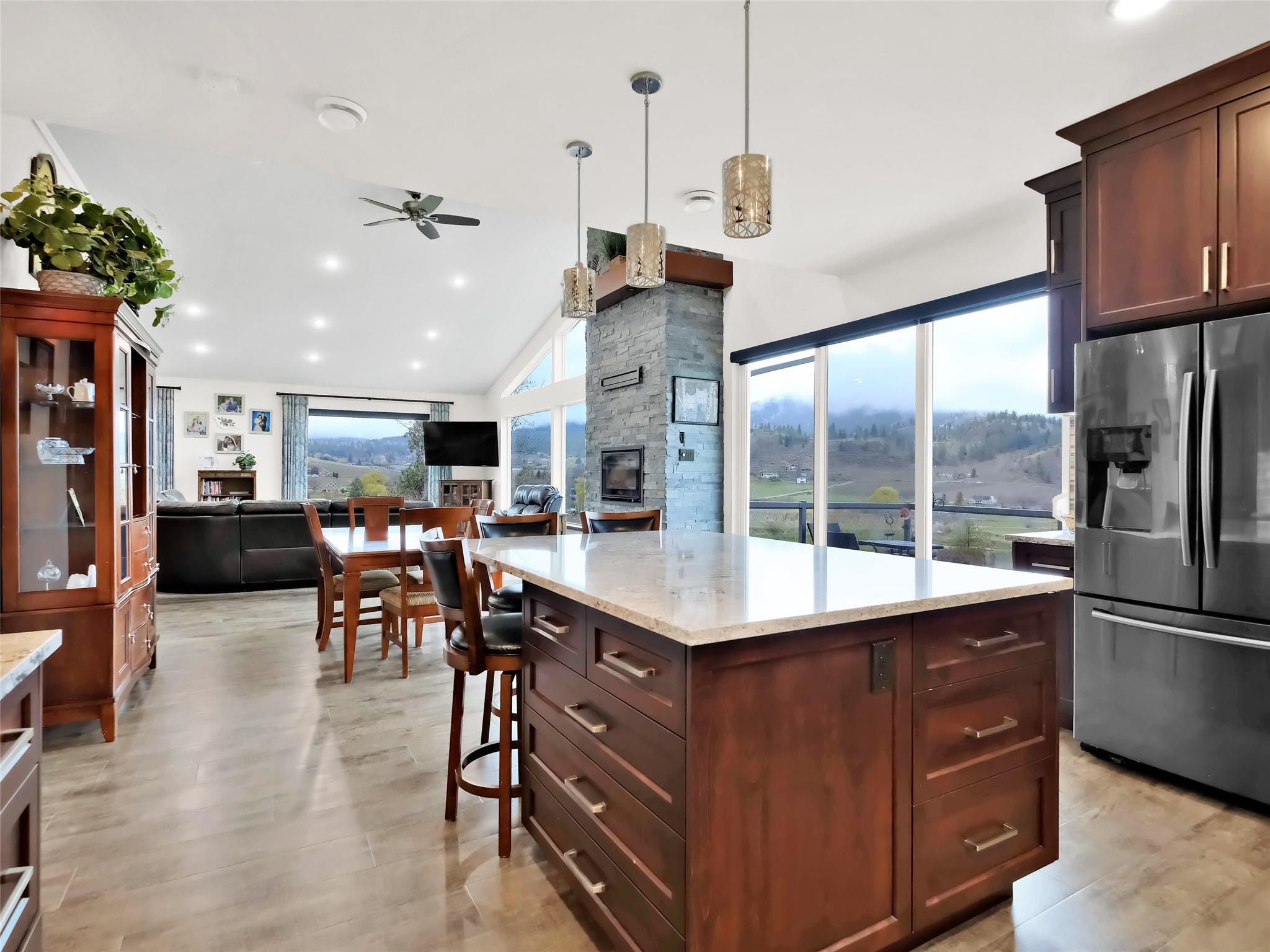 9801/9809 Gould Avenue Summerland V0H 1Z8