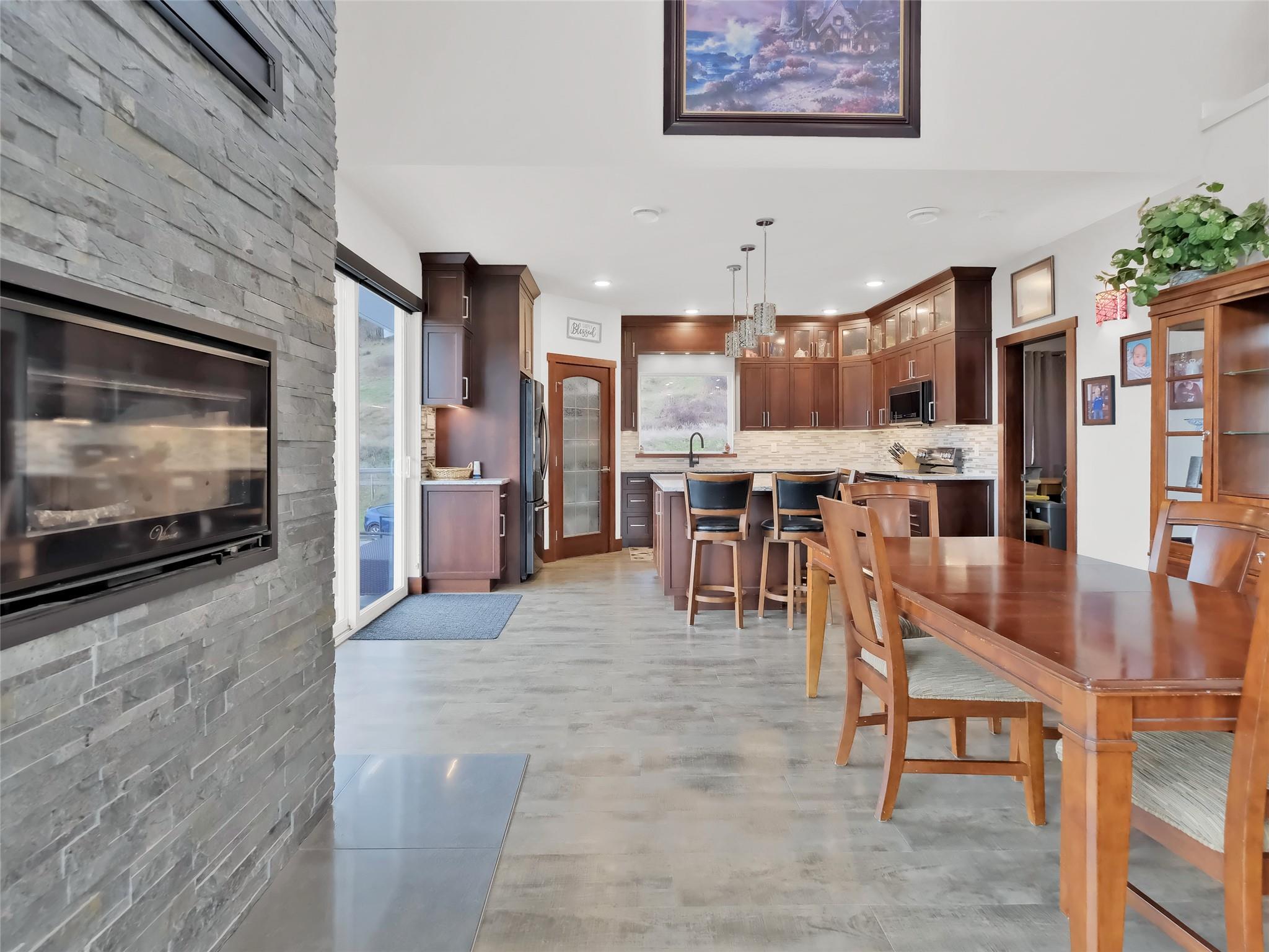 9801/9809 Gould Avenue Summerland V0H 1Z8