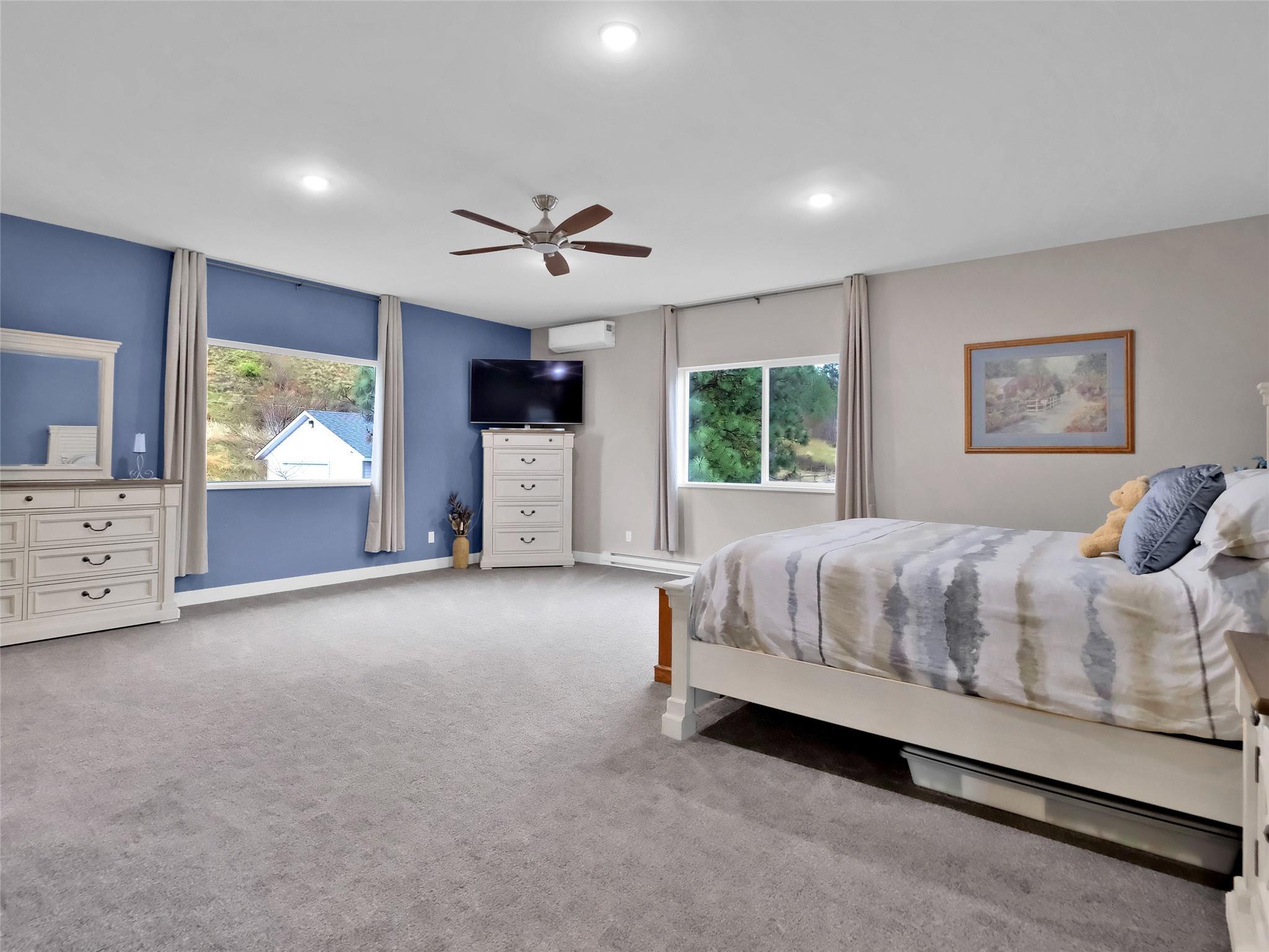 9801/9809 Gould Avenue Summerland V0H 1Z8