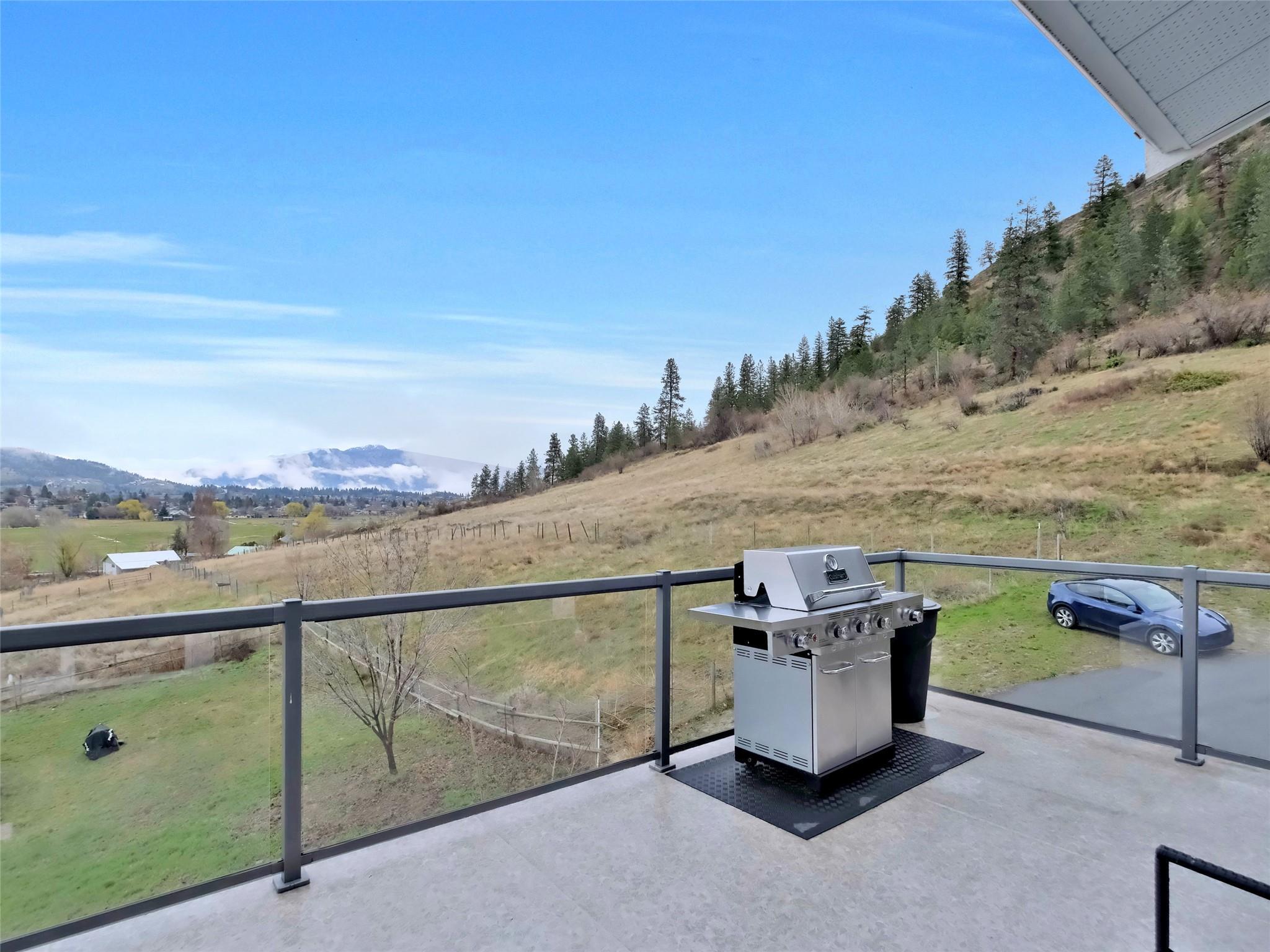 9801/9809 Gould Avenue Summerland V0H 1Z8