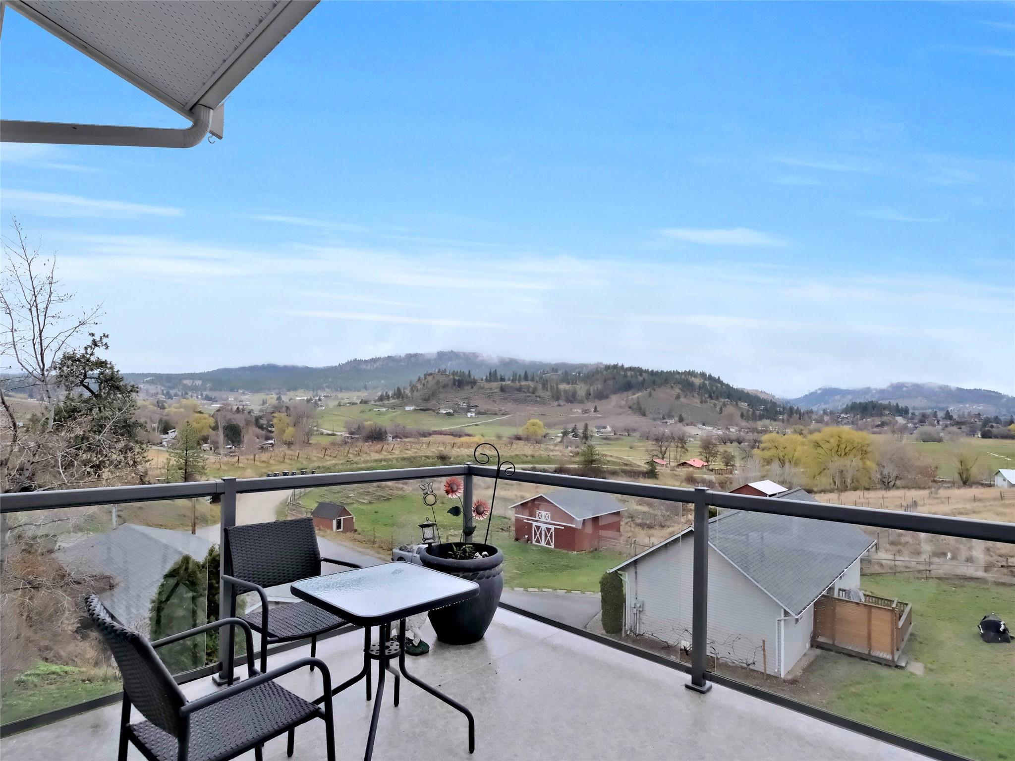 9801/9809 Gould Avenue Summerland V0H 1Z8