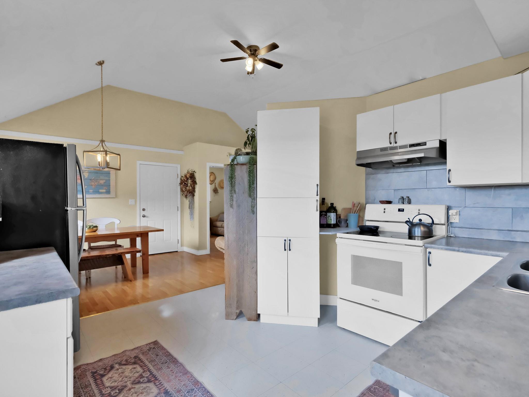 9801/9809 Gould Avenue Summerland V0H 1Z8