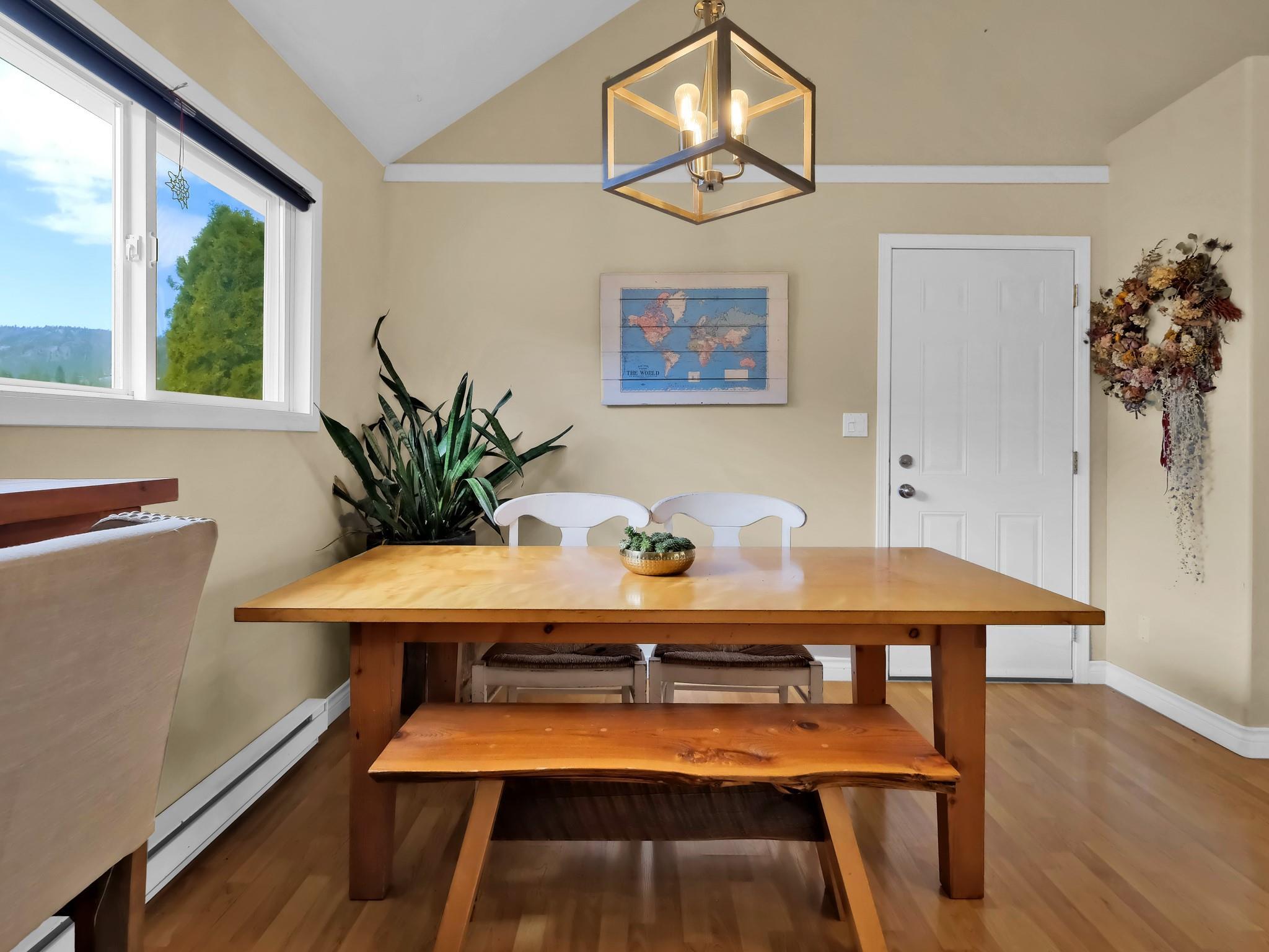 9801/9809 Gould Avenue Summerland V0H 1Z8