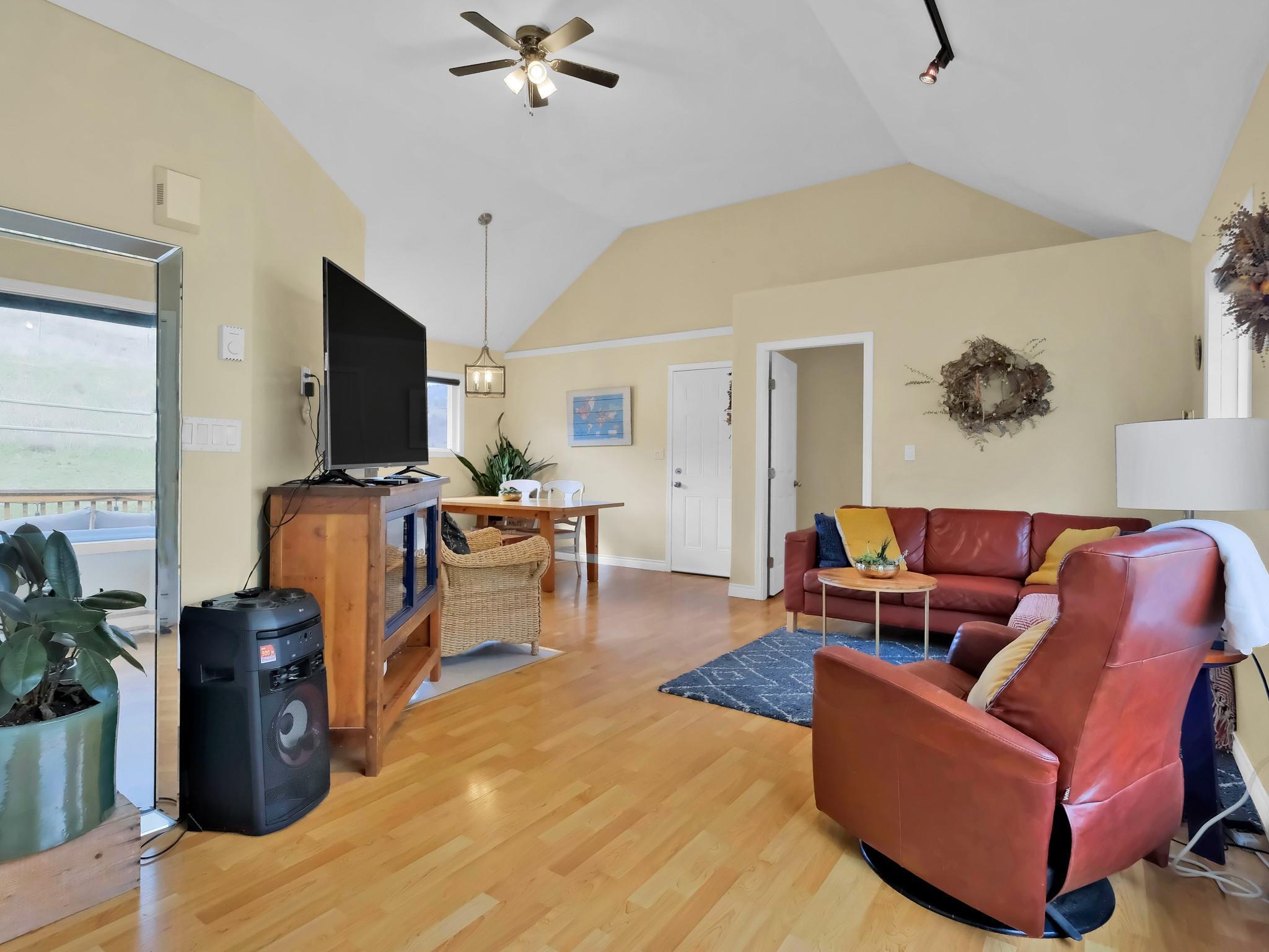 9801/9809 Gould Avenue Summerland V0H 1Z8