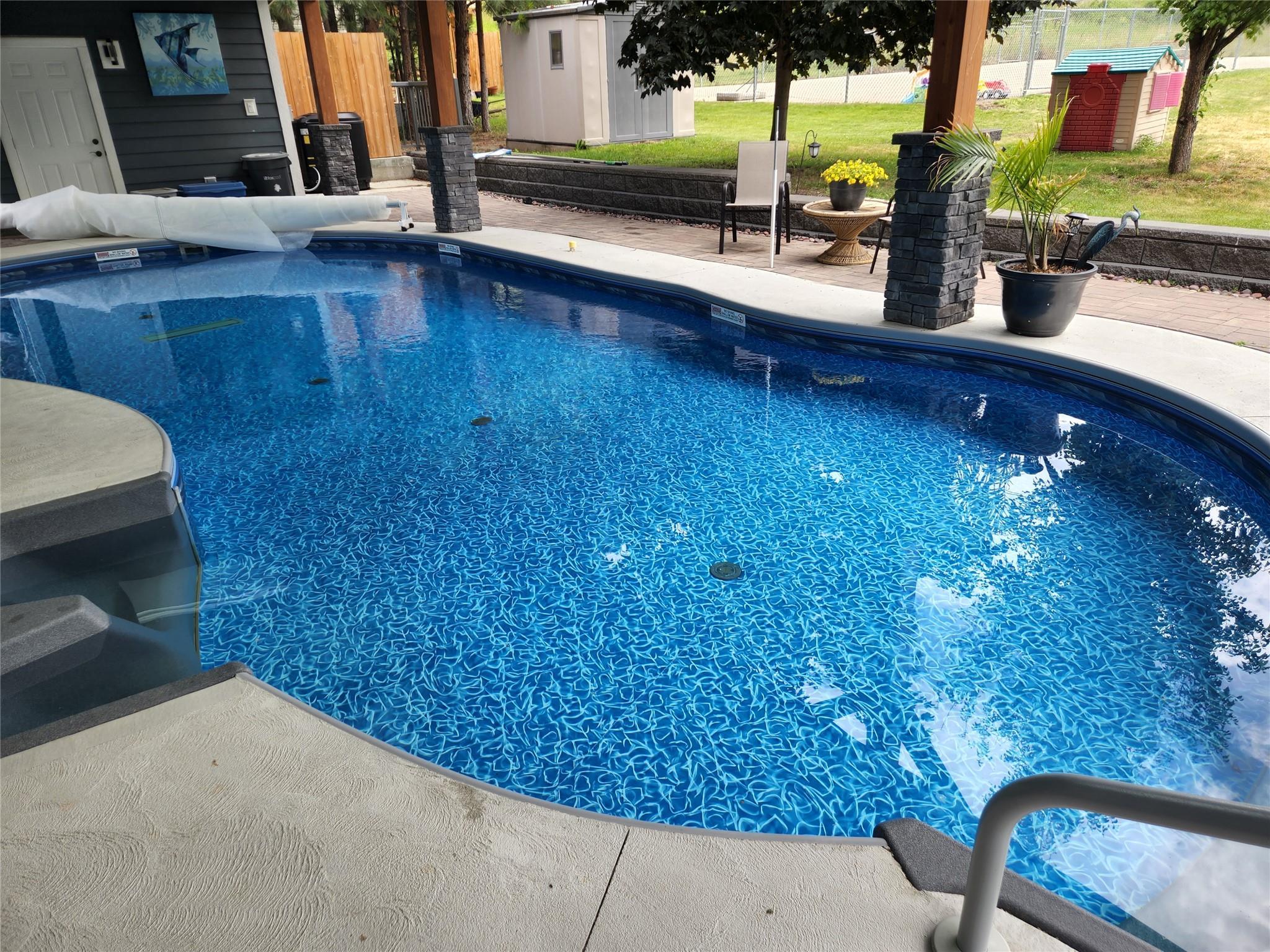 9801/9809 Gould Avenue Summerland V0H 1Z8